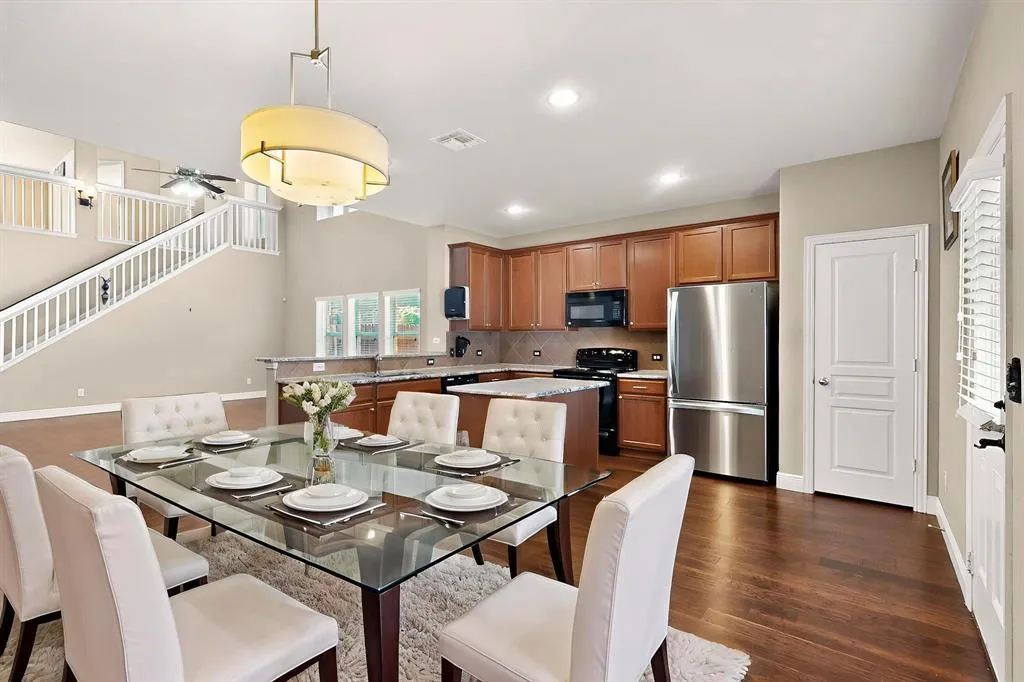 Photo 5 of 13416 KEARNS DR