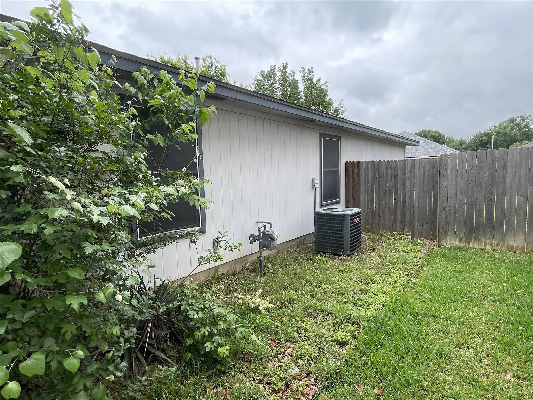 Photo 4 of 110 BRENTWOOD DR