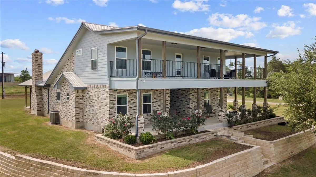 Photo of 1883 WATTERSON RD, Red Rock, TX, 78662