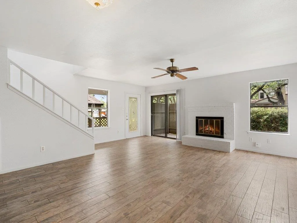 Photo 5 of 7825 BEAUREGARD CIR #4