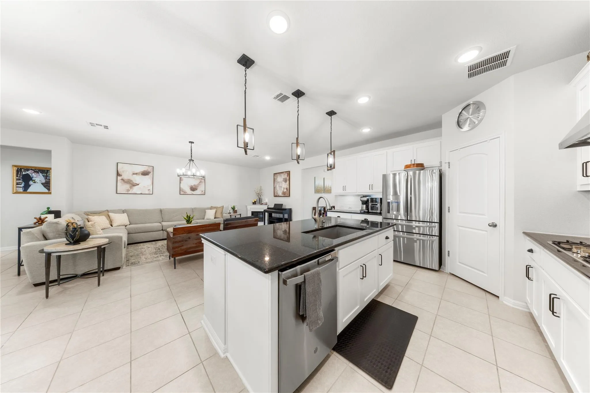 Photo 5 of 1424 CASTALO LN
