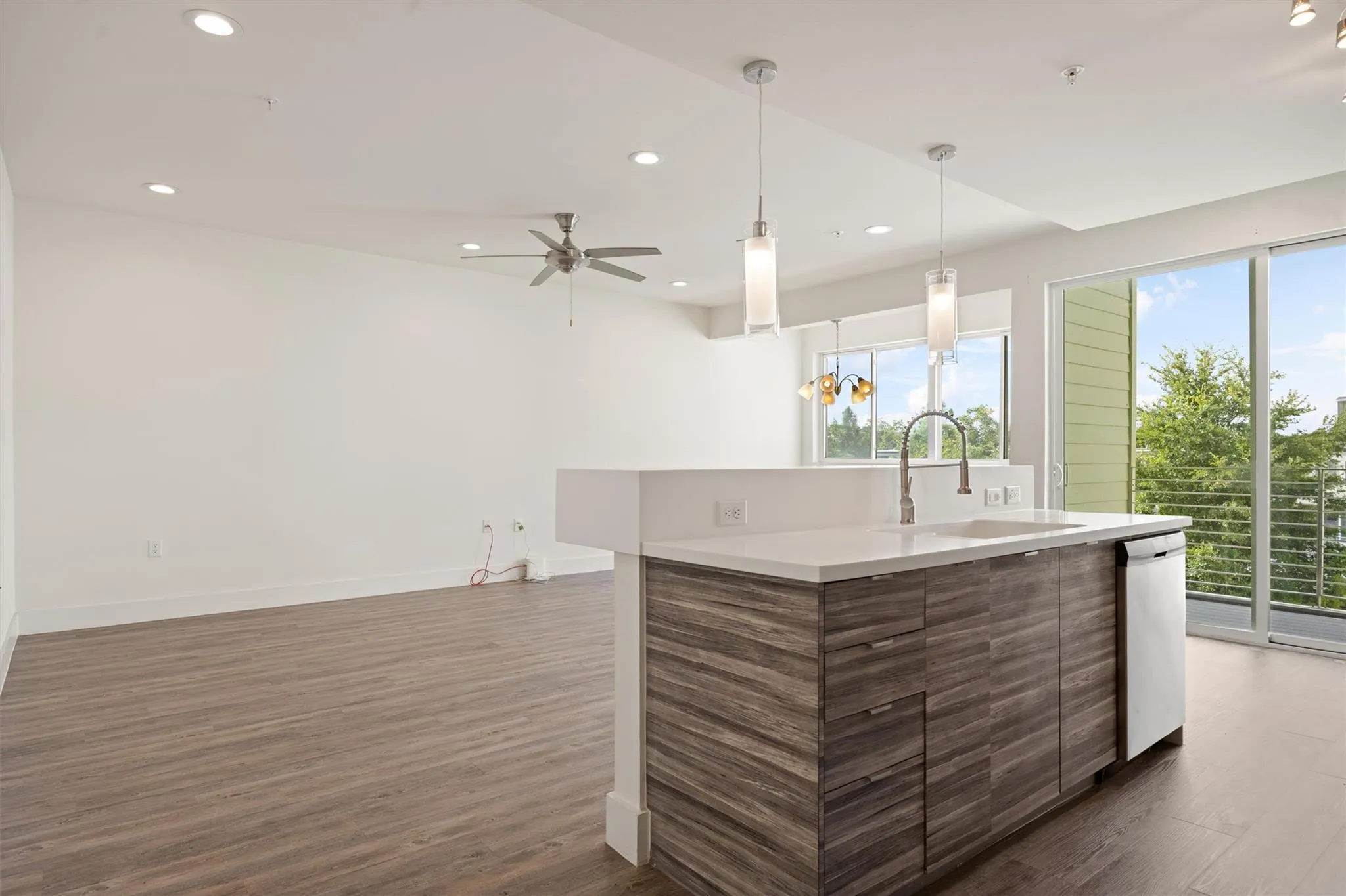 Photo 3 of 604 N BLUFF DR #244