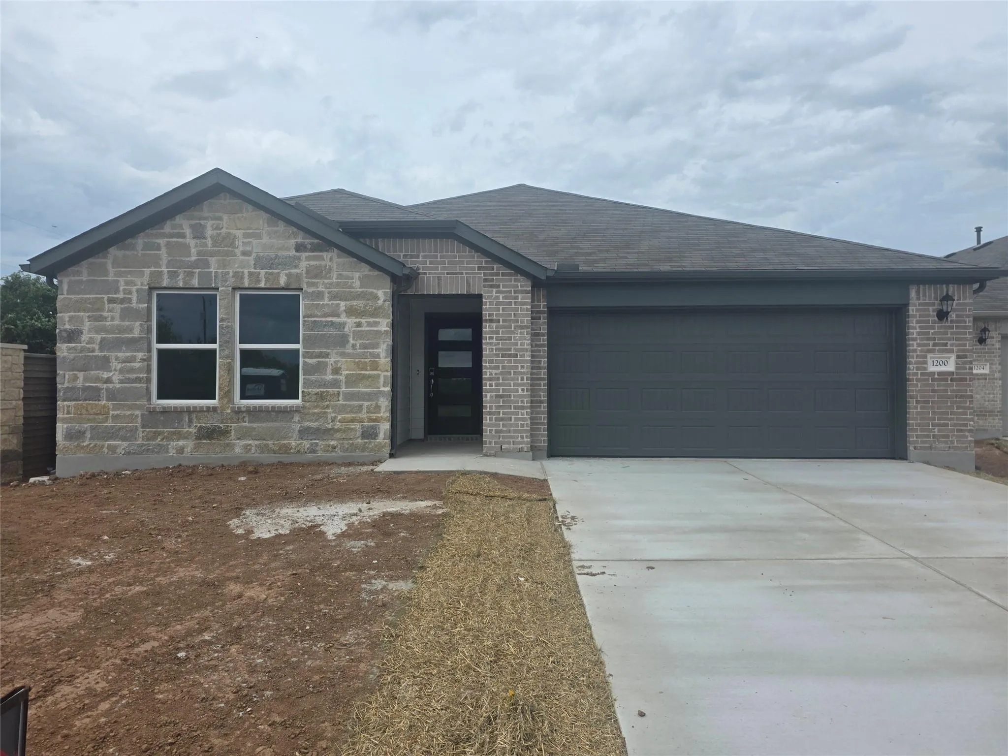 Photo 3 of 1200 CRUMPTON DR