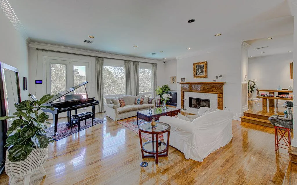 Photo 4 of 4800 MANTLE DR