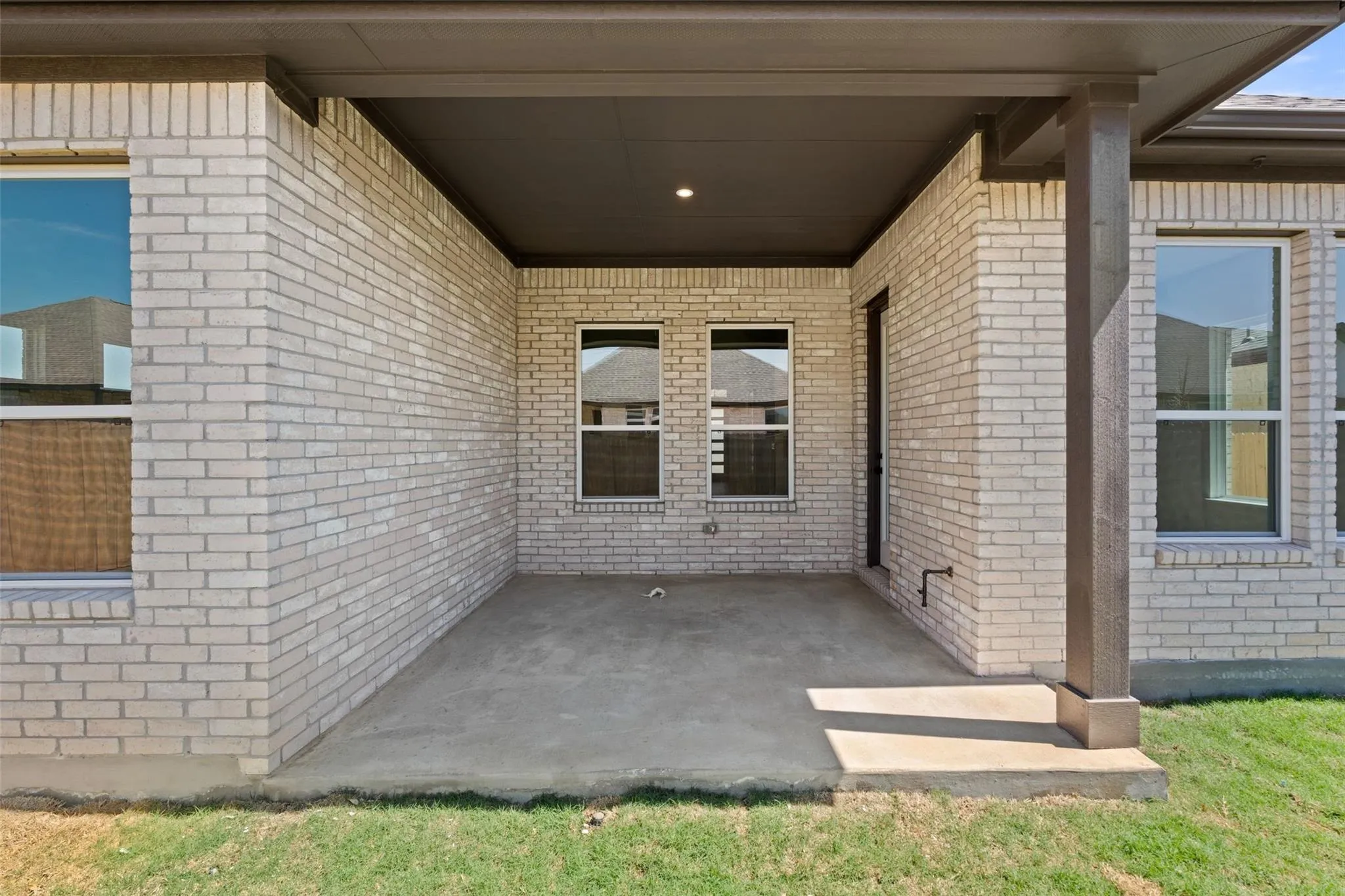 Photo 4 of 325 SAN SABA DR