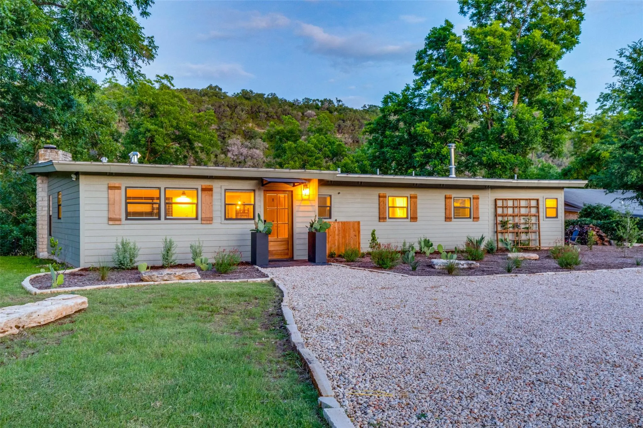 Photo of 303 LAGO VERDE RD, Austin, 78734
