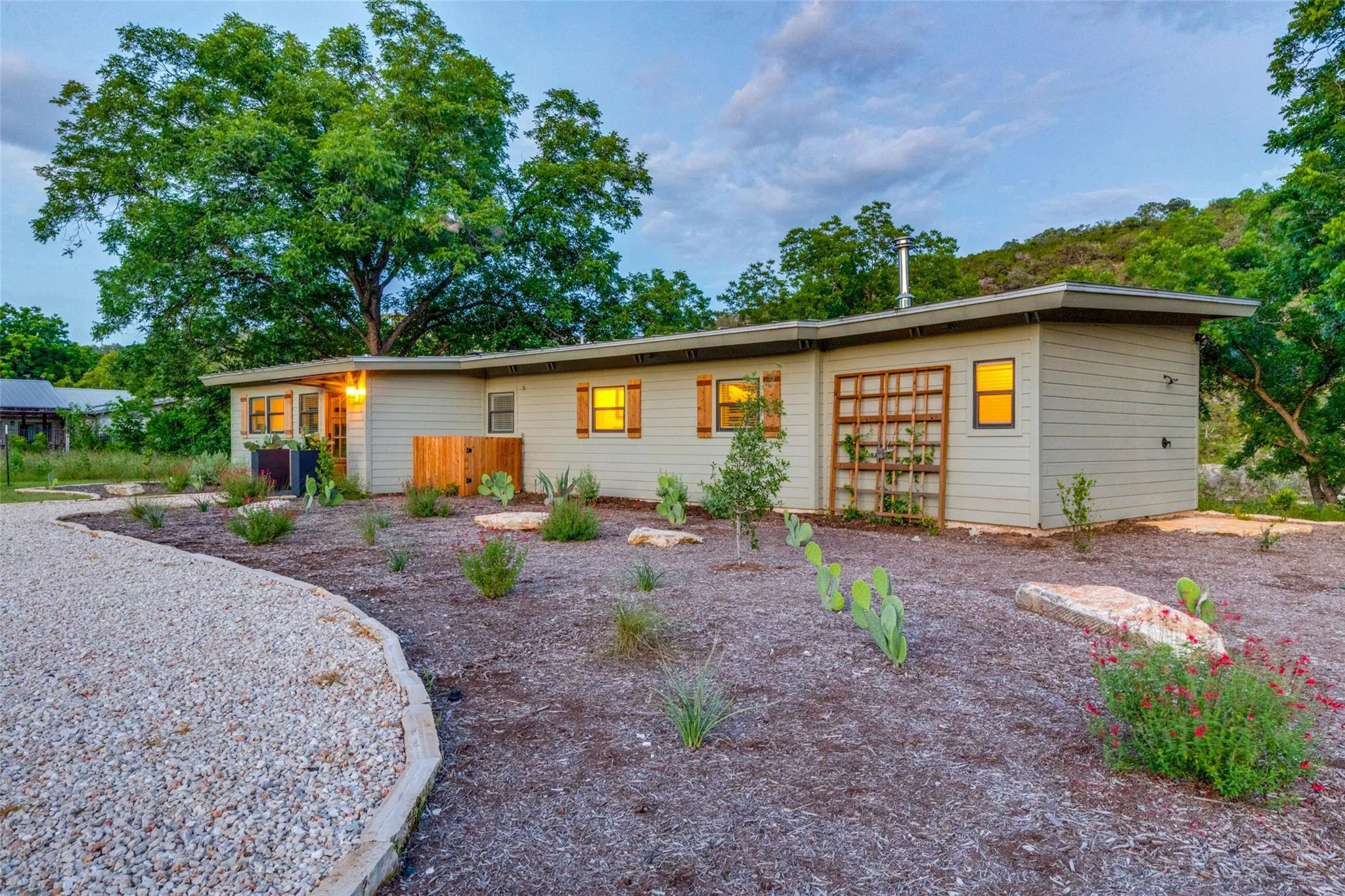 Photo 2 of 303 LAGO VERDE RD