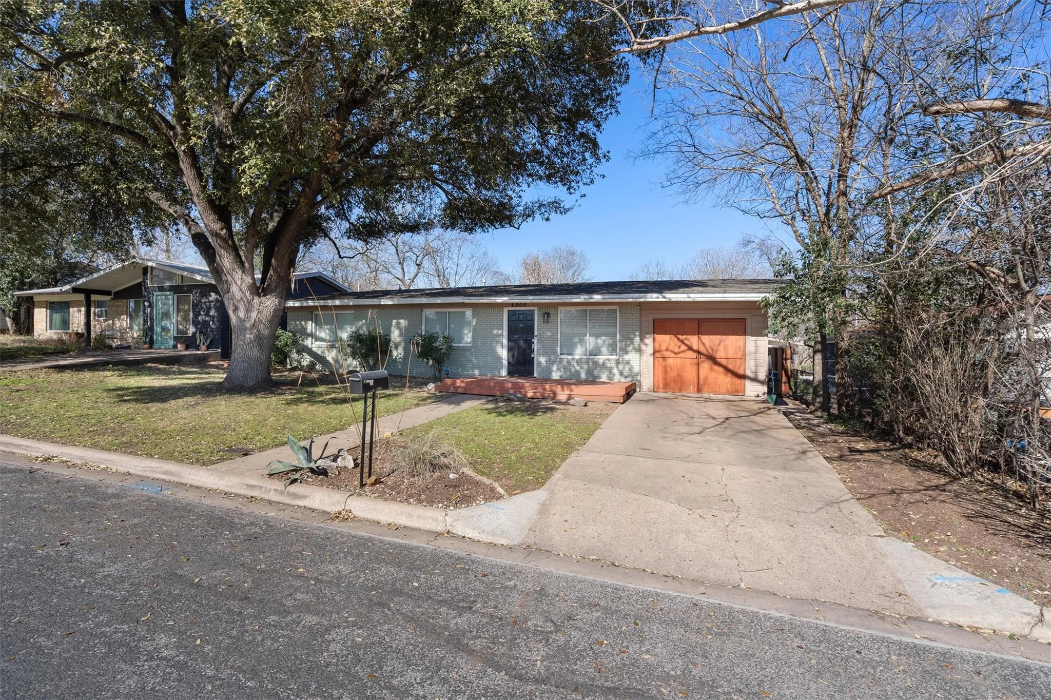 Photo 2 of 4900 EASTDALE DR