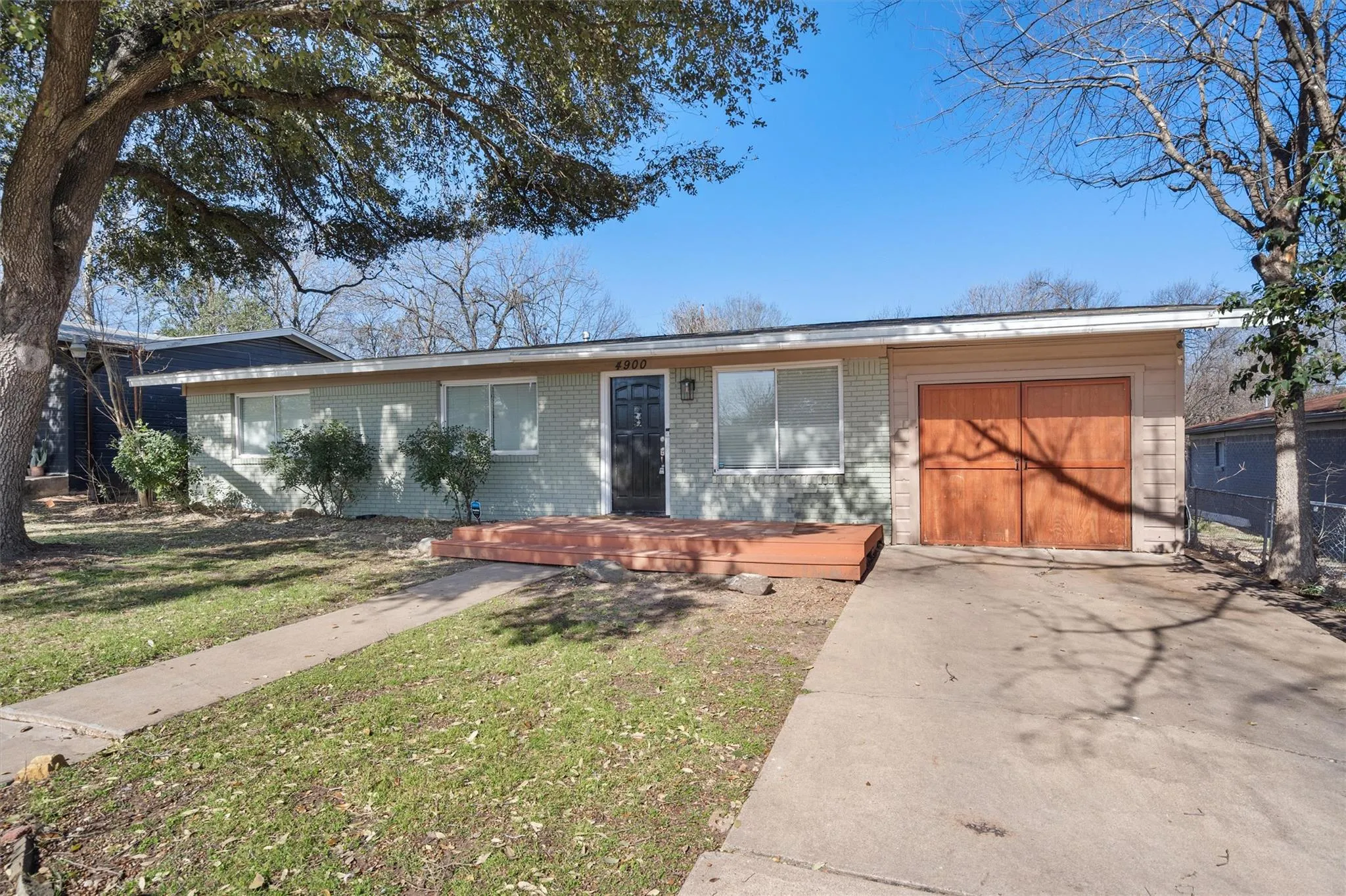Photo 3 of 4900 EASTDALE DR
