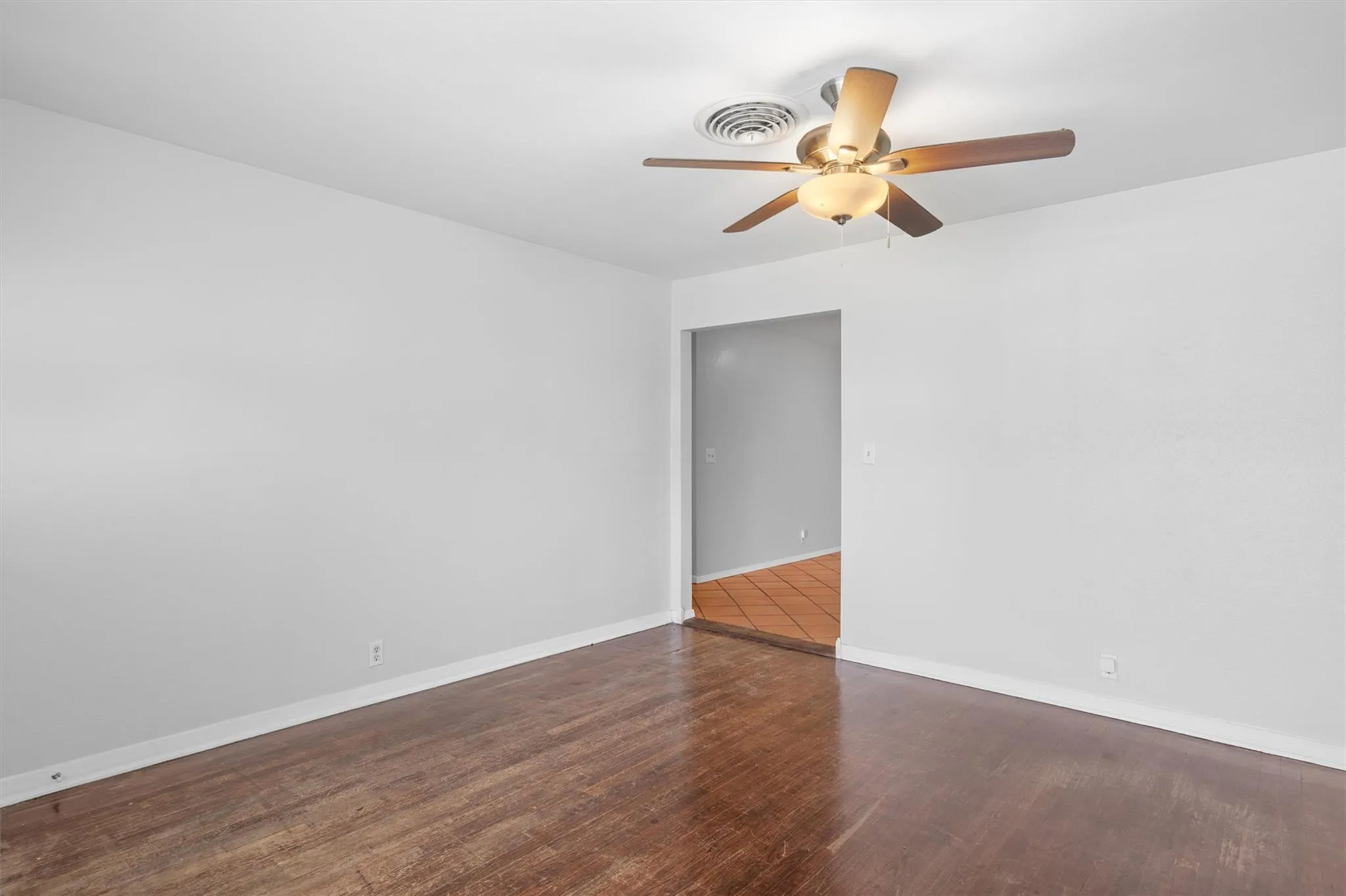 Photo 5 of 4900 EASTDALE DR