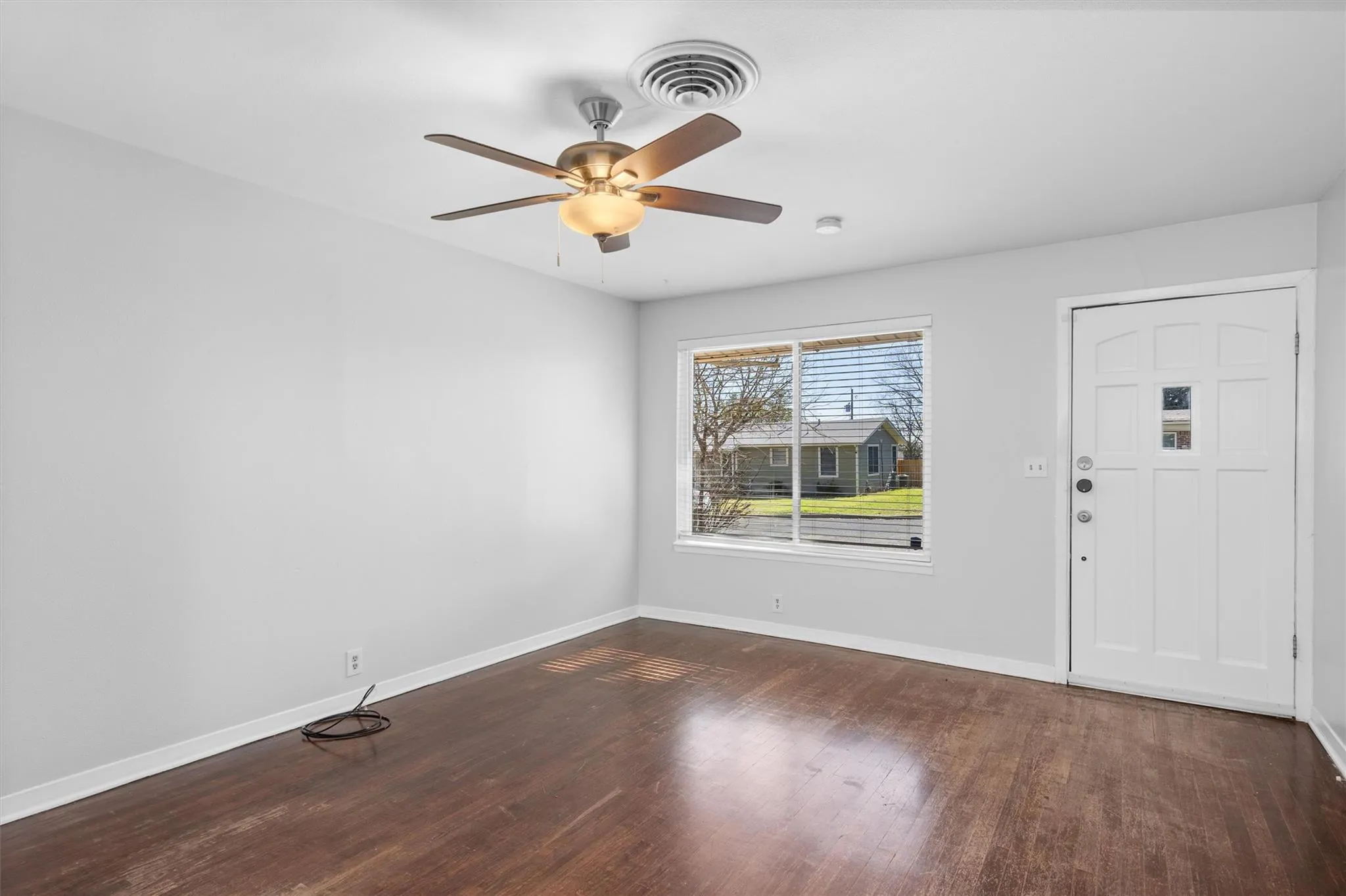 Photo 4 of 4900 EASTDALE DR
