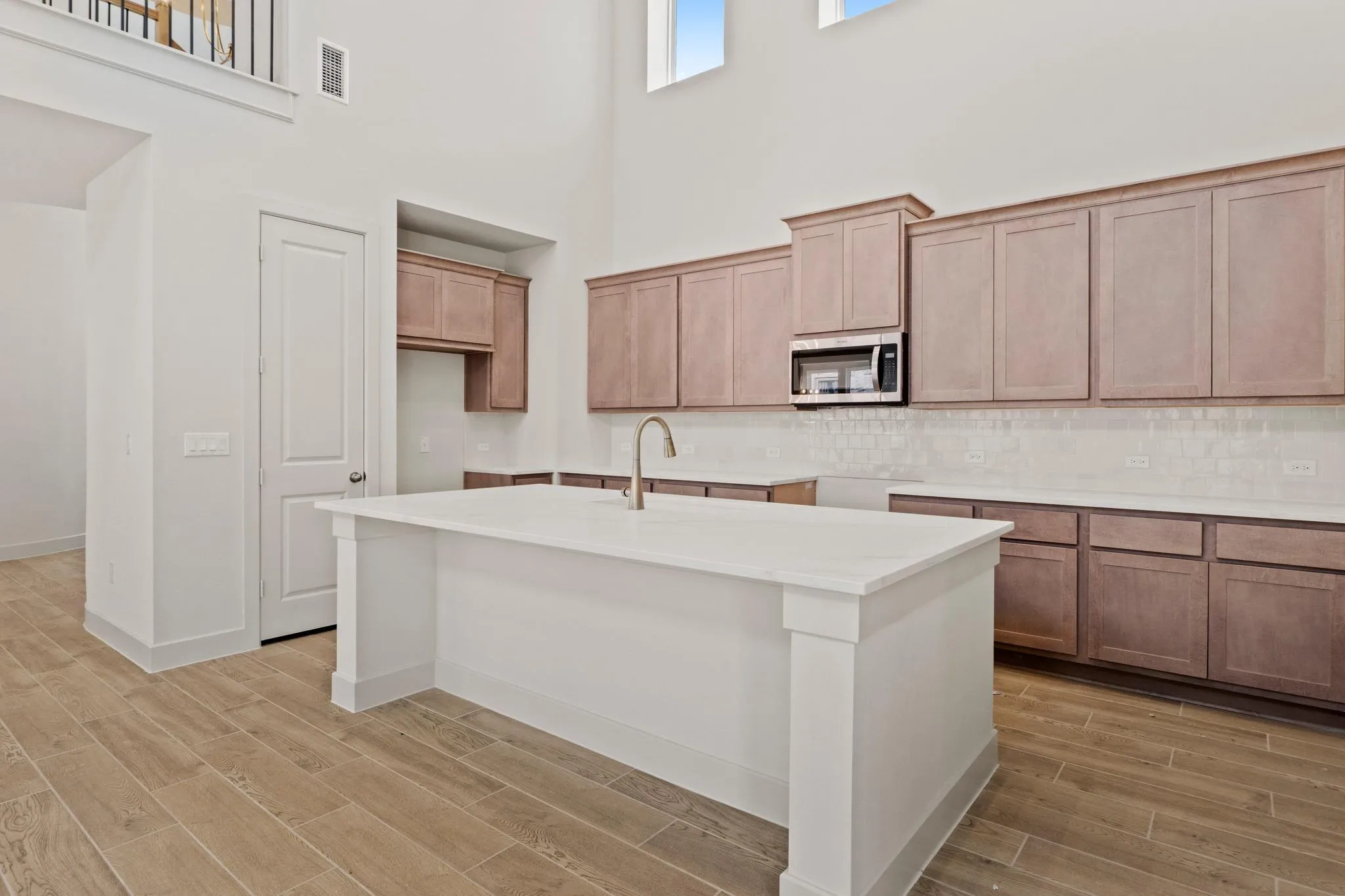 Photo 4 of 529 BUCKAROO DR