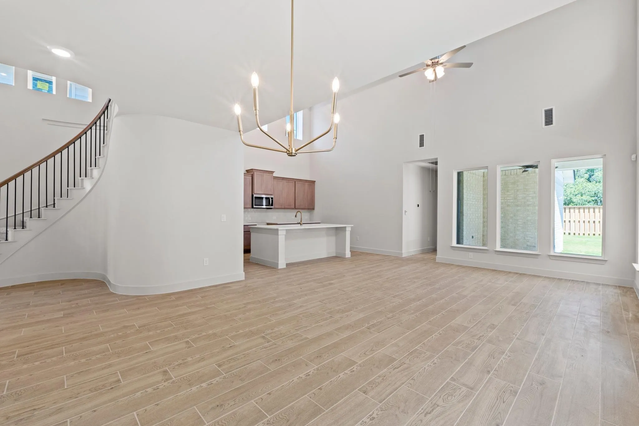 Photo 2 of 529 BUCKAROO DR