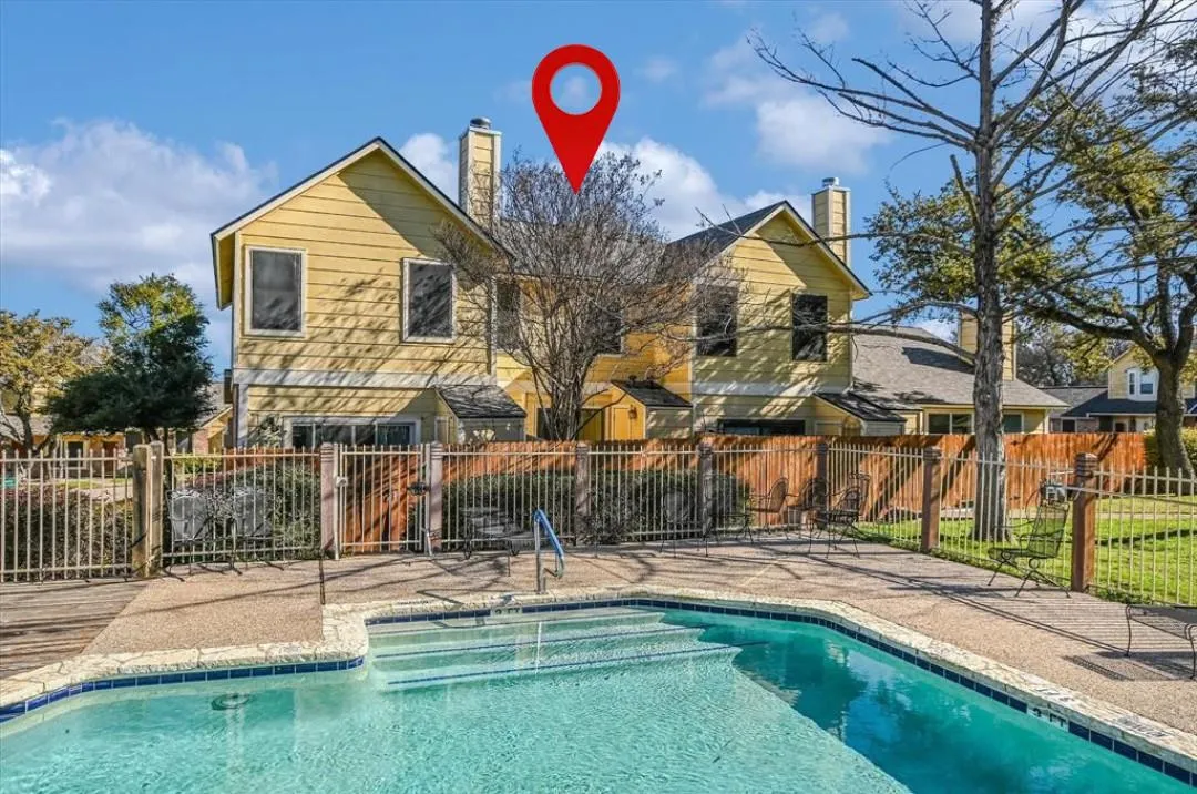 Photo 2 of 11901 SWEARINGEN DR #37