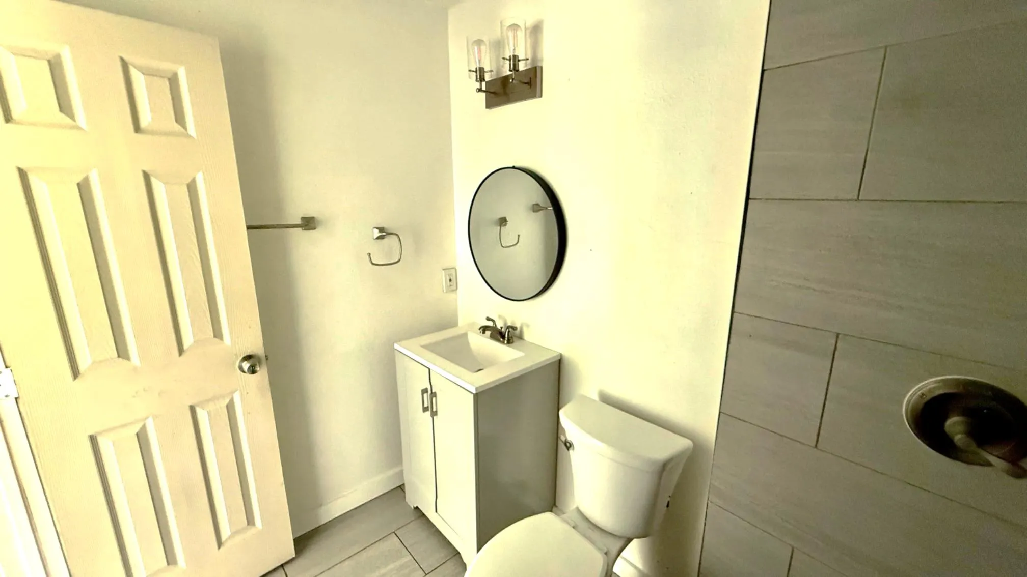 Photo 5 of 1307 WROXTON WAY
