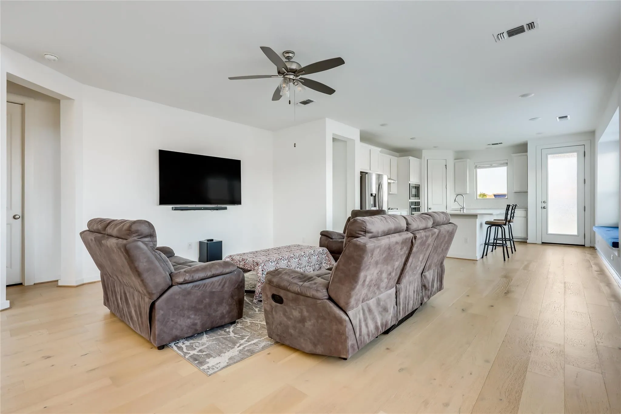 Photo 4 of 100 RANGEL DR