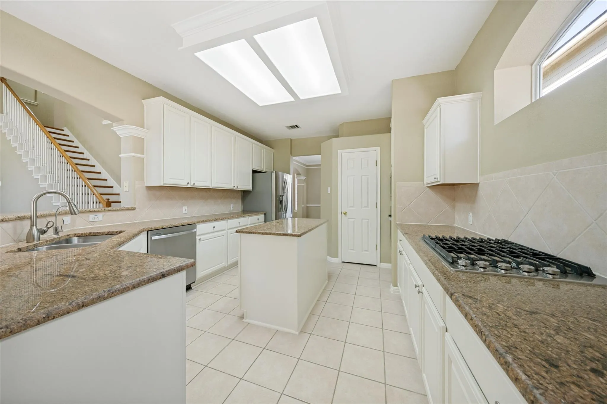 Photo 2 of 2244 FERNSPRING DR