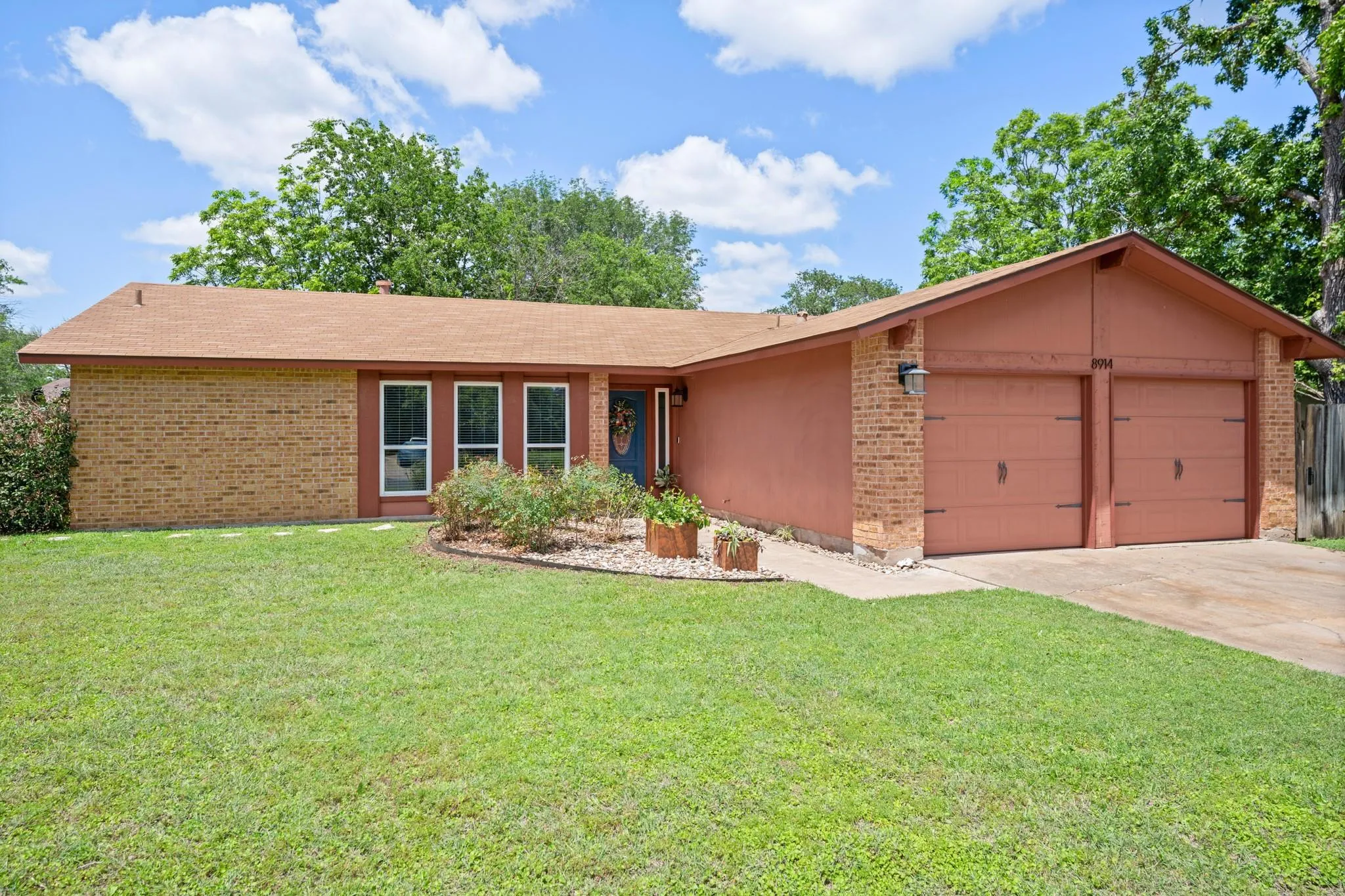 Photo 3 of 8914 SPARKLING CREEK DR