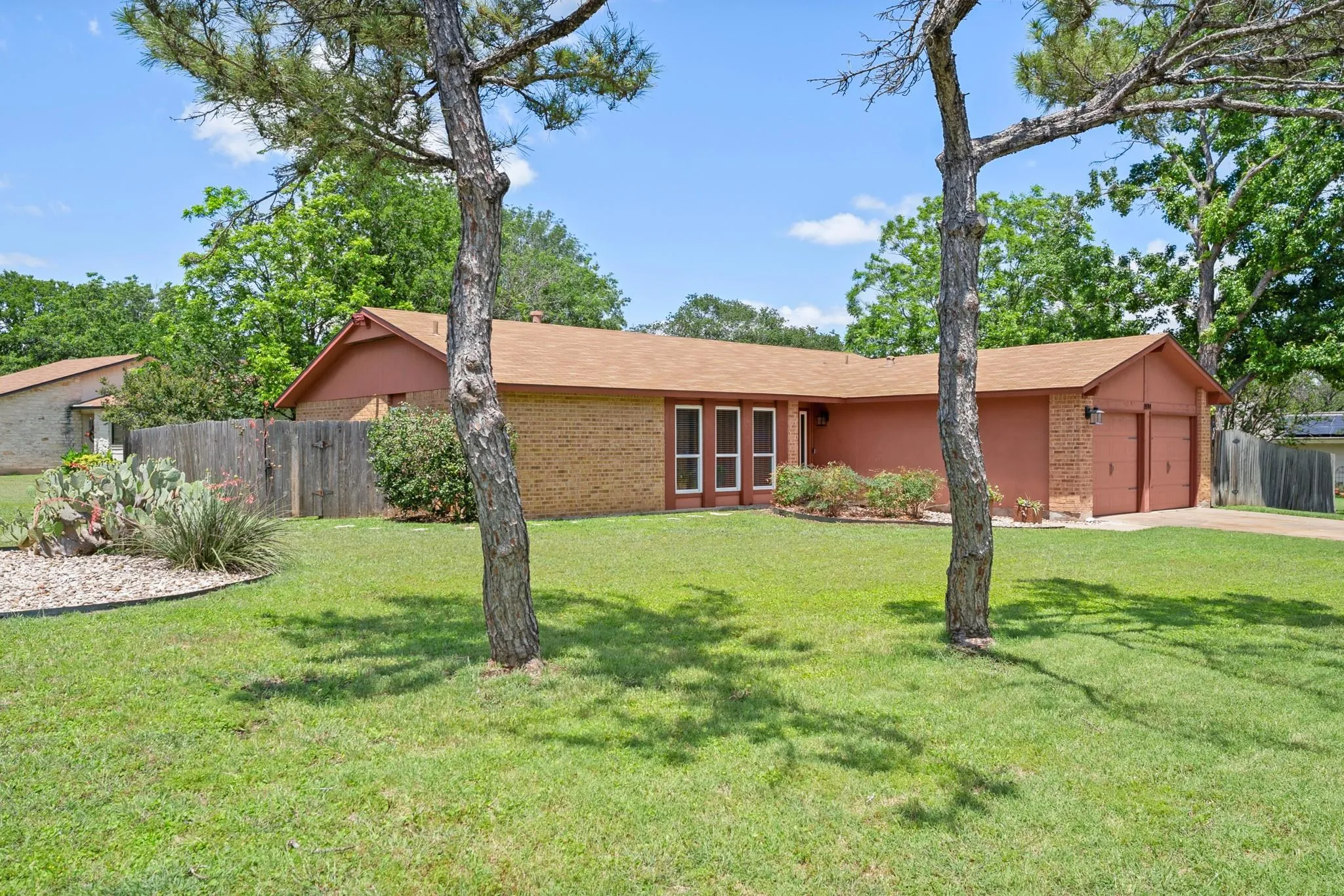 Photo 2 of 8914 SPARKLING CREEK DR