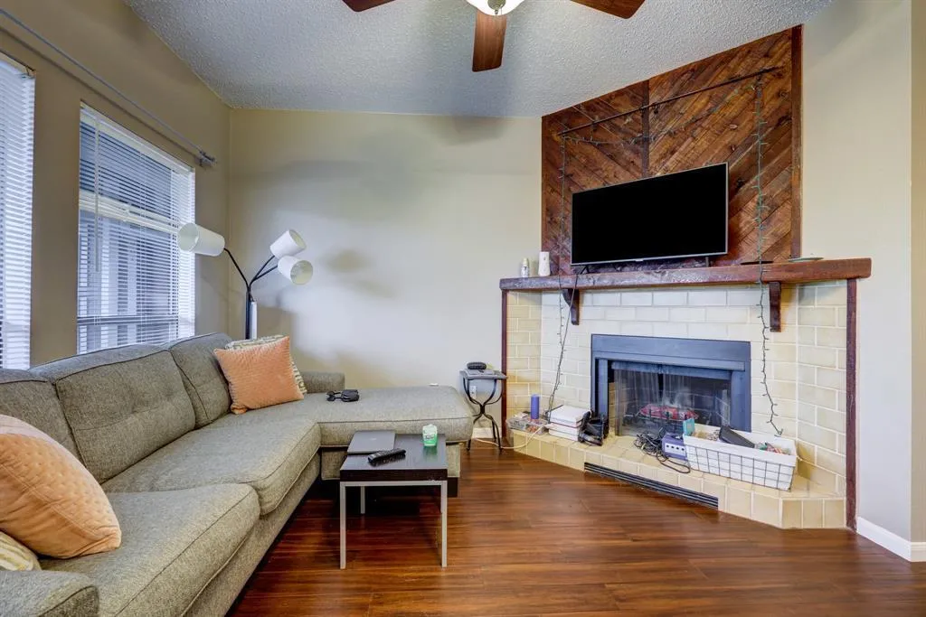 Photo 4 of 2901 SAN JACINTO BLVD #204