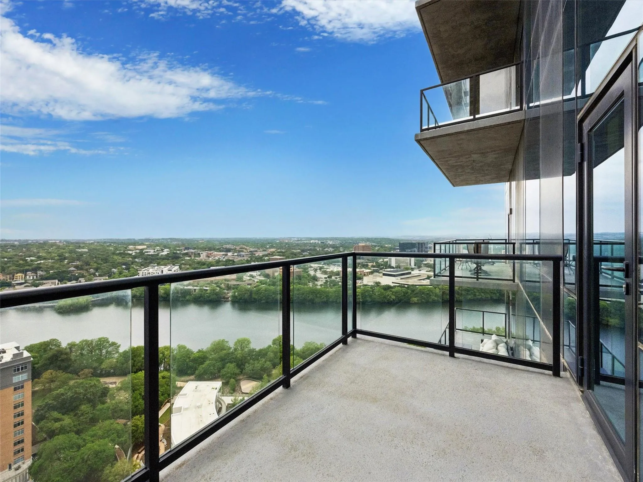 Photo 3 of 70 RAINEY ST #2201