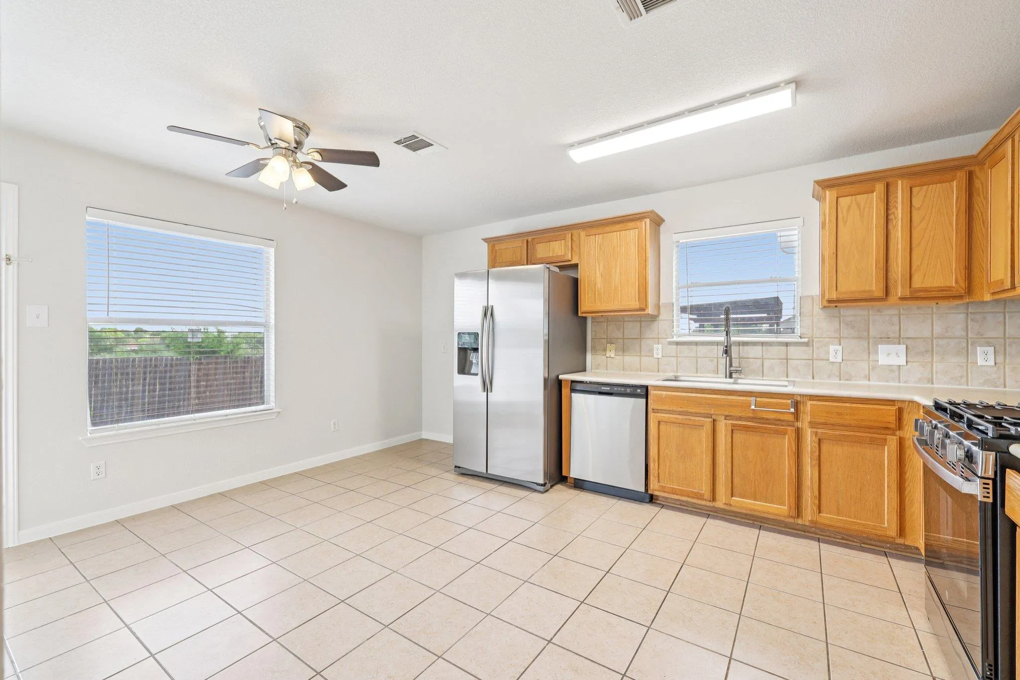 Photo 2 of 14425 LEMONGRASS LN