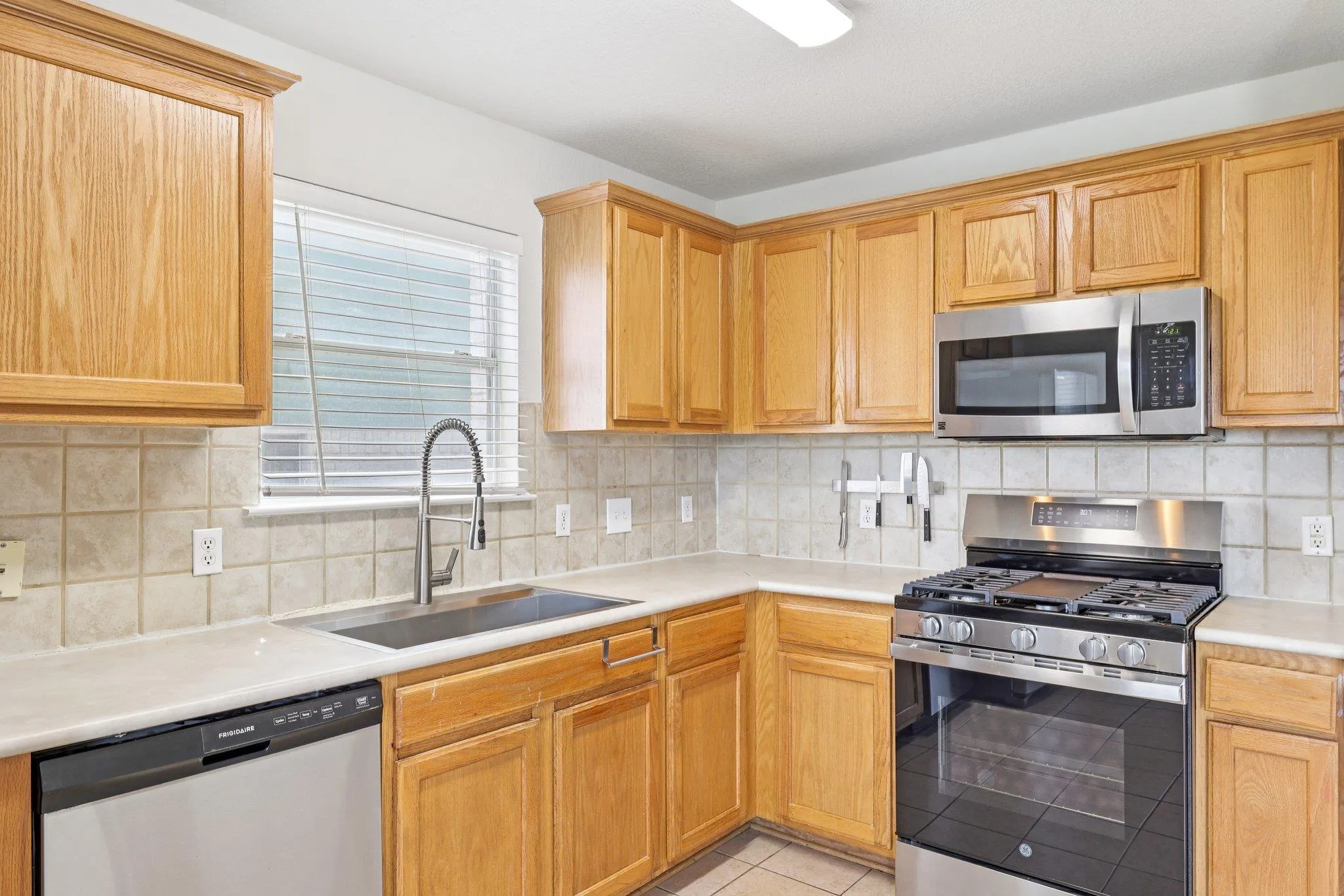 Photo 4 of 14425 LEMONGRASS LN