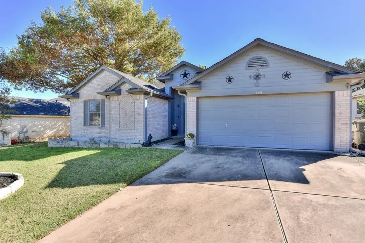 Situated on level interior lot right off Southwestern Blvd.