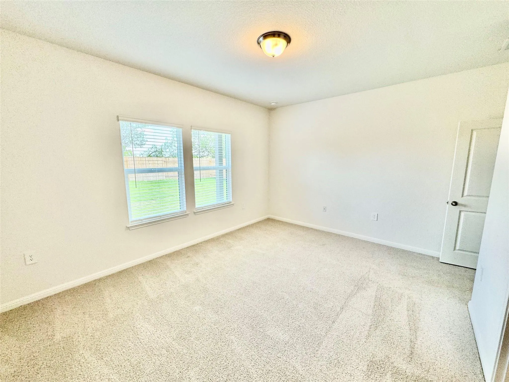 Photo 3 of 12512 SAINT THOMAS DR