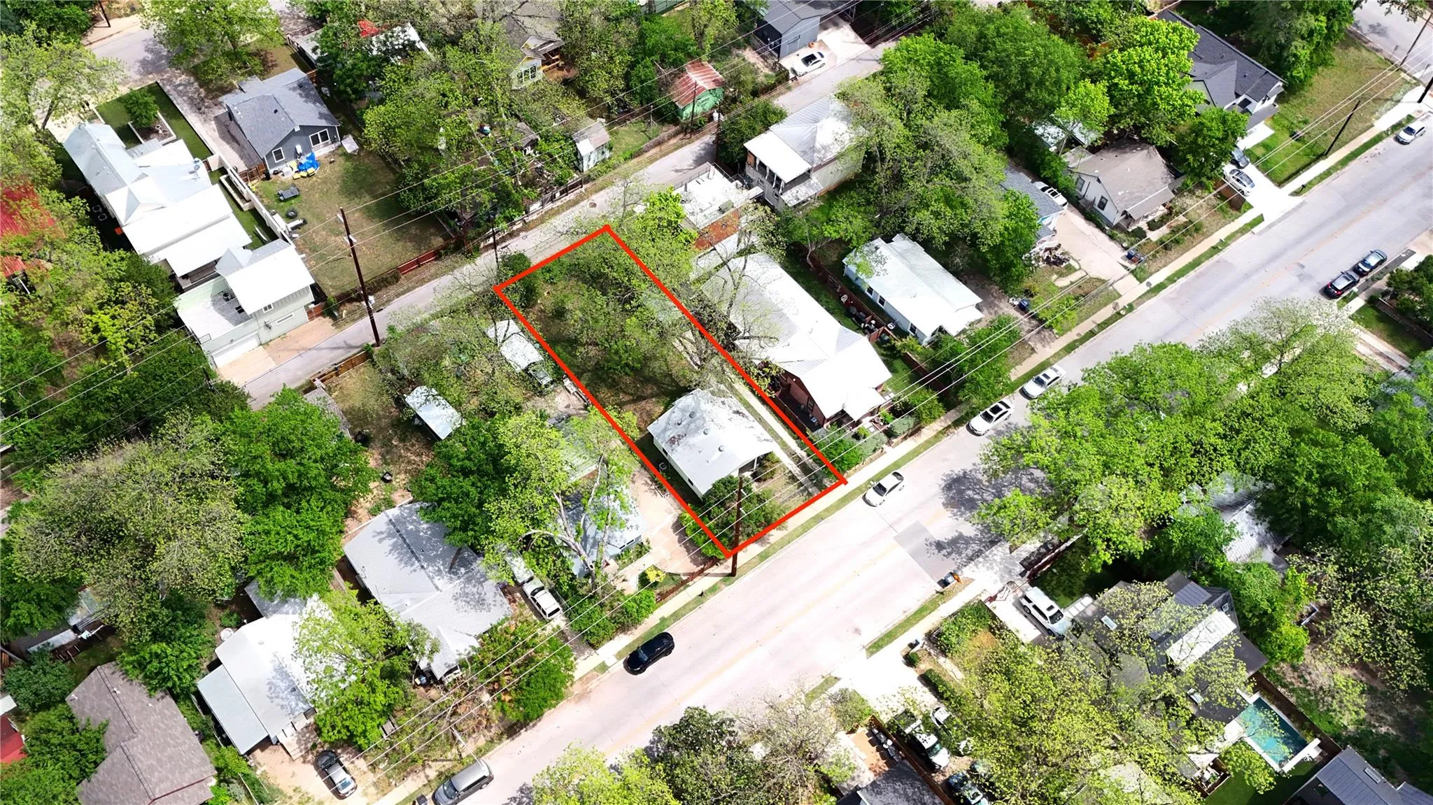 Photo 3 of 1710 HOLLY ST