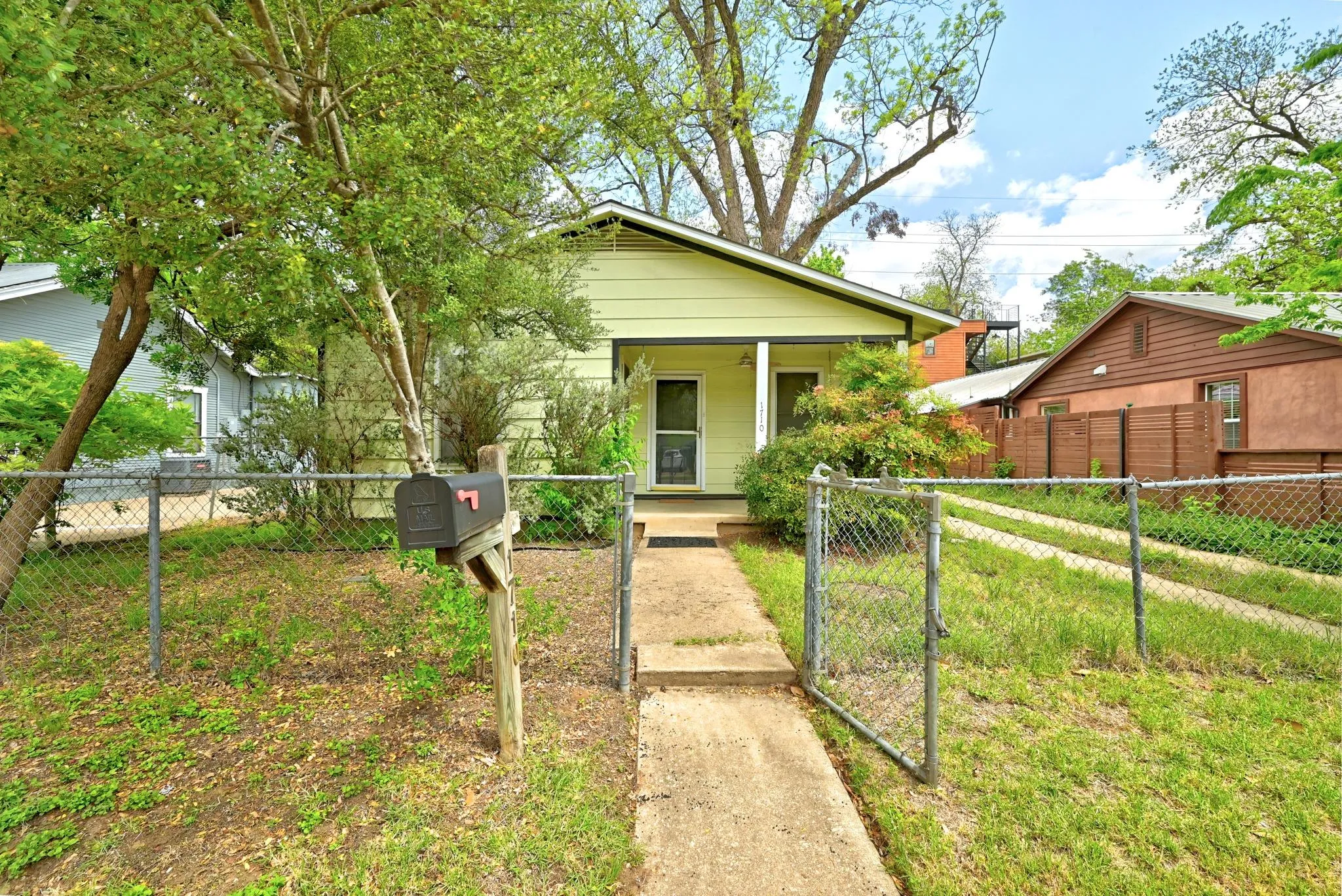 Photo 5 of 1710 HOLLY ST