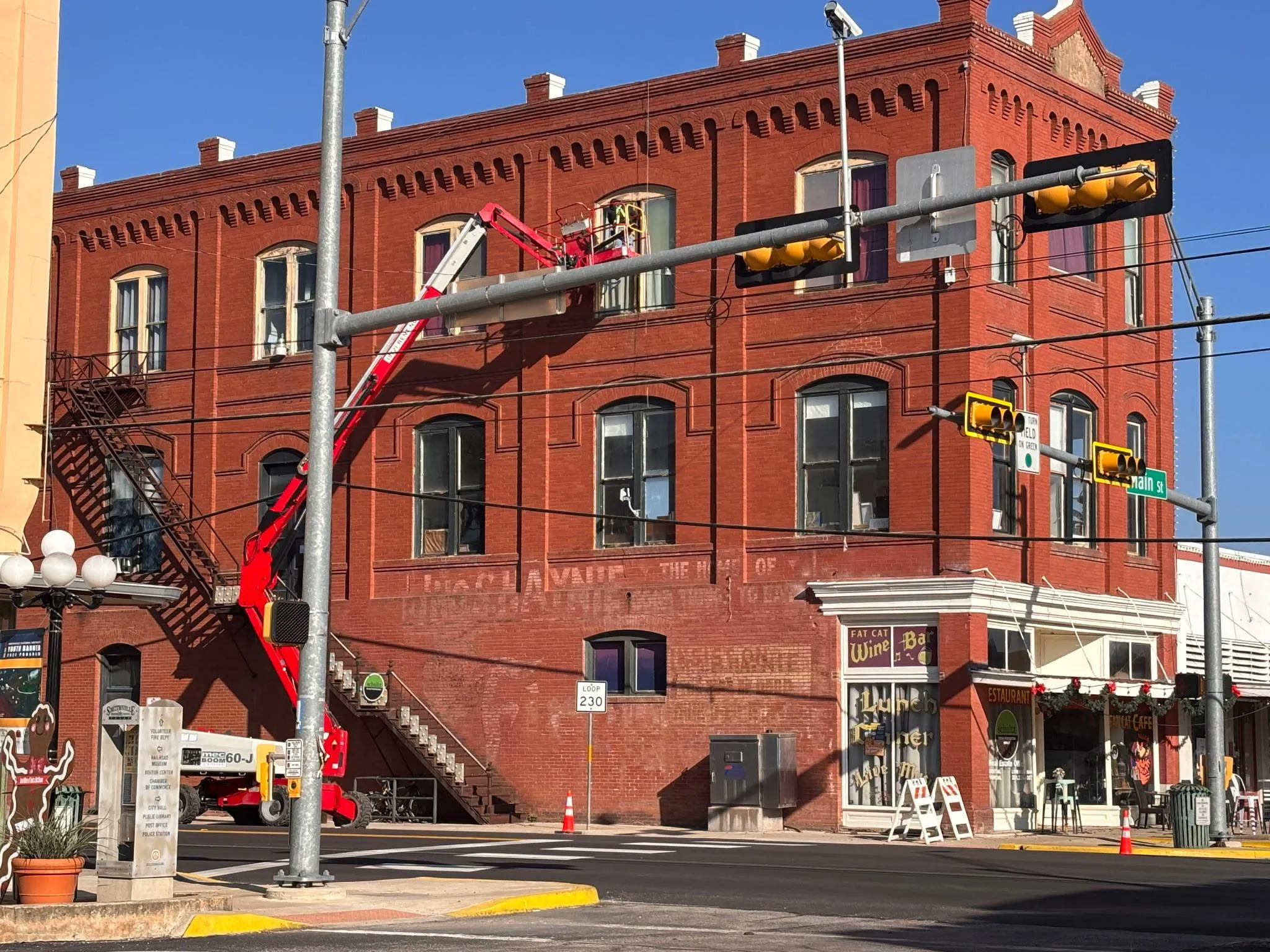 Photo 3 of 301 MAIN ST