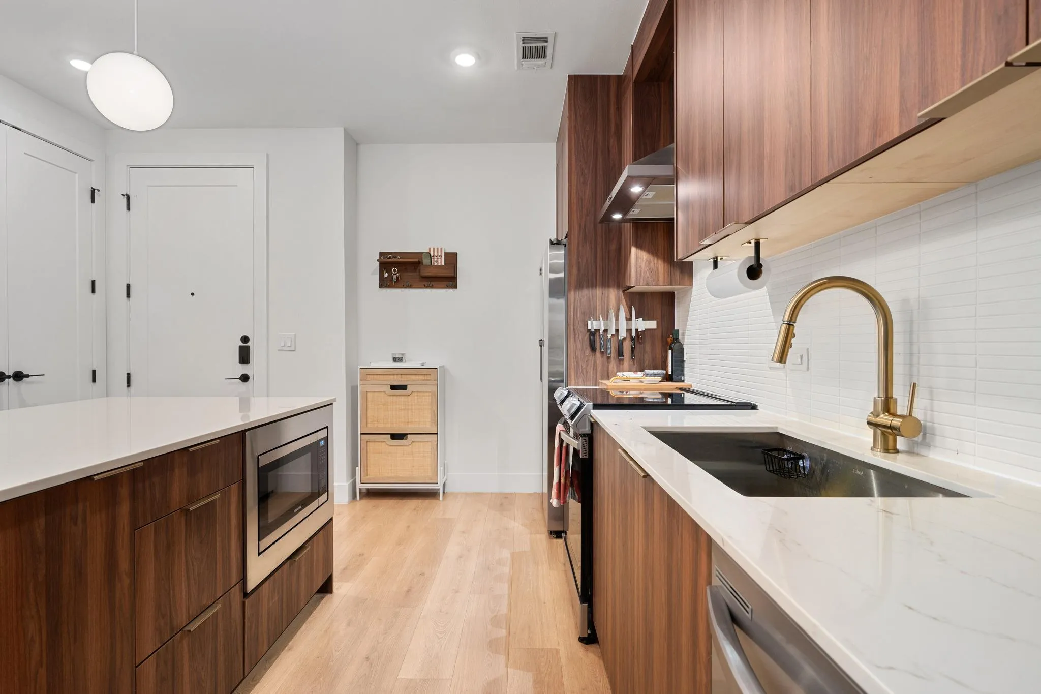 Photo 5 of 1701 SIMOND AVE #215