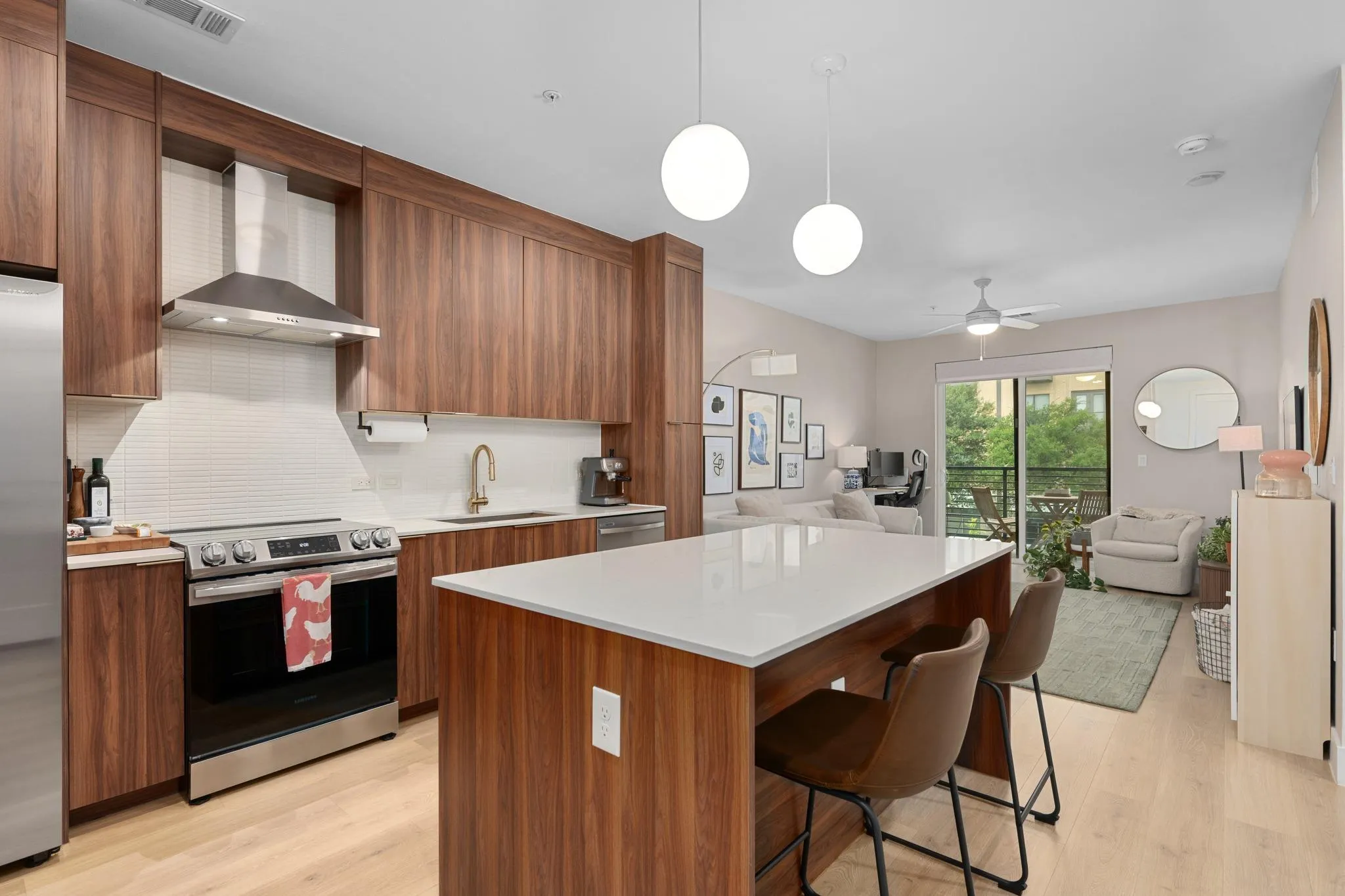 Photo 2 of 1701 SIMOND AVE #215