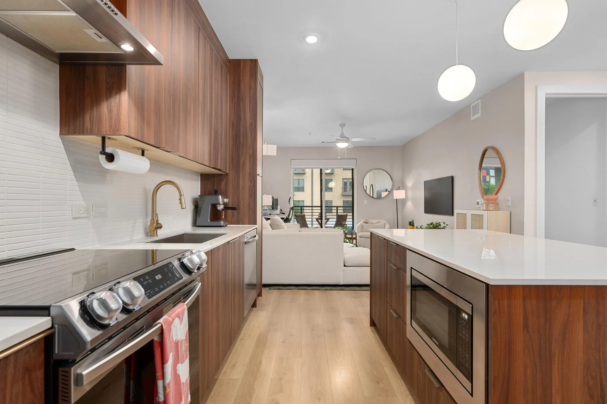 Photo 3 of 1701 SIMOND AVE #215