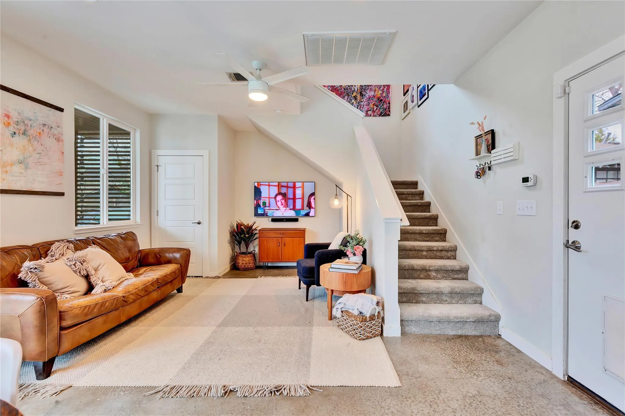 Photo 5 of 919 E 51ST ST #B