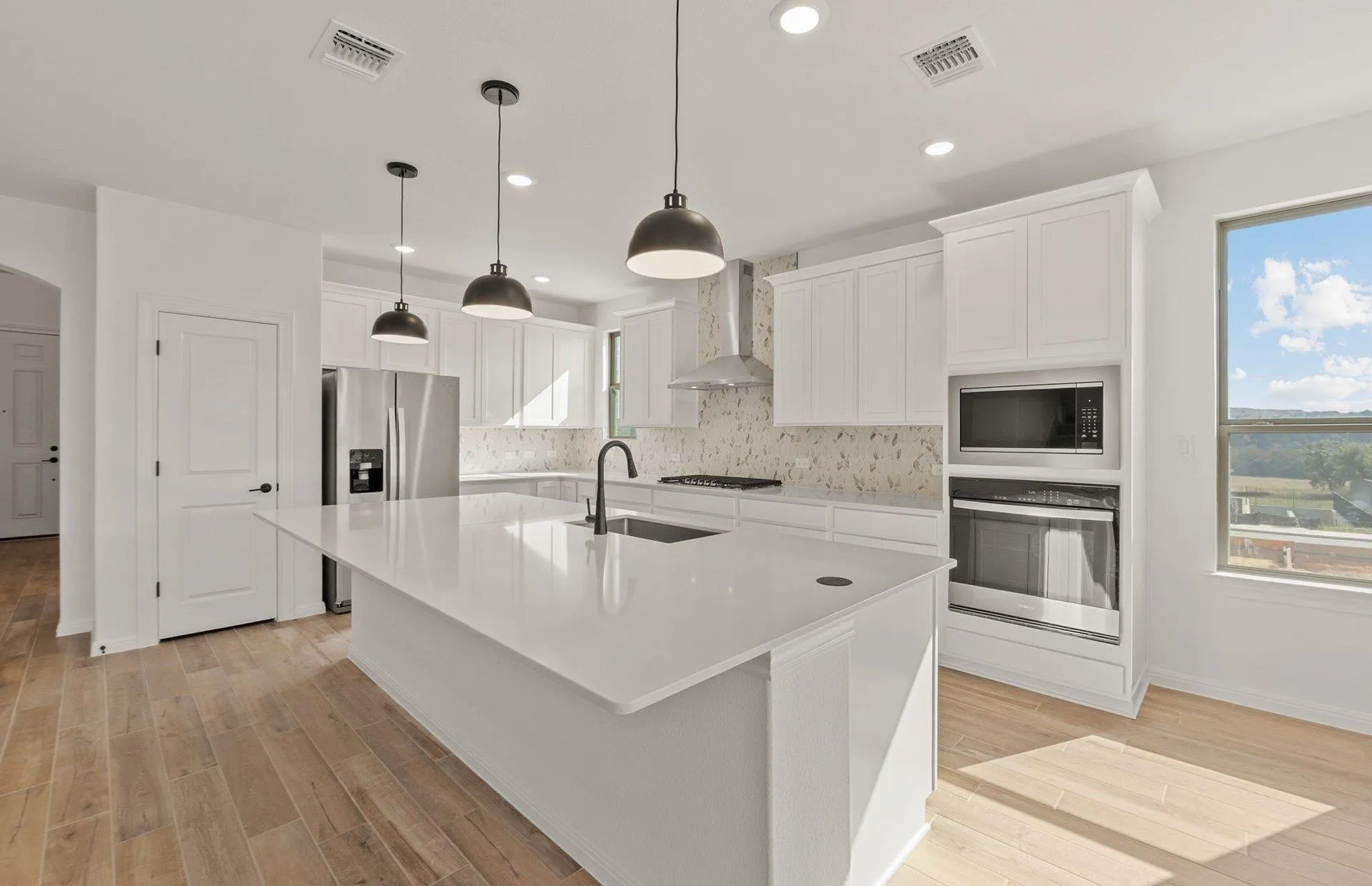 Photo 5 of 601 RIDGE POINT DR