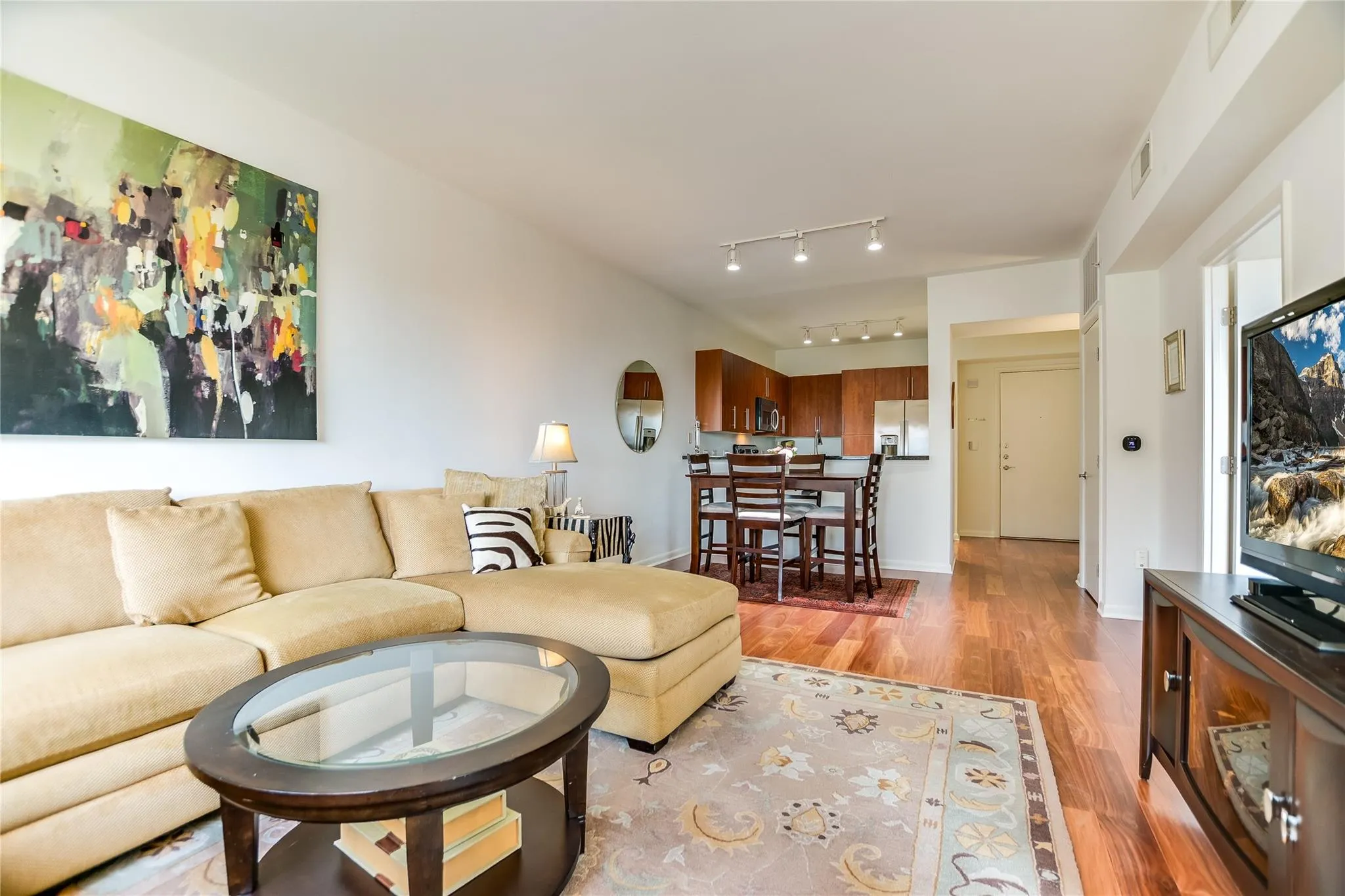Photo 5 of 54 RAINEY ST #811