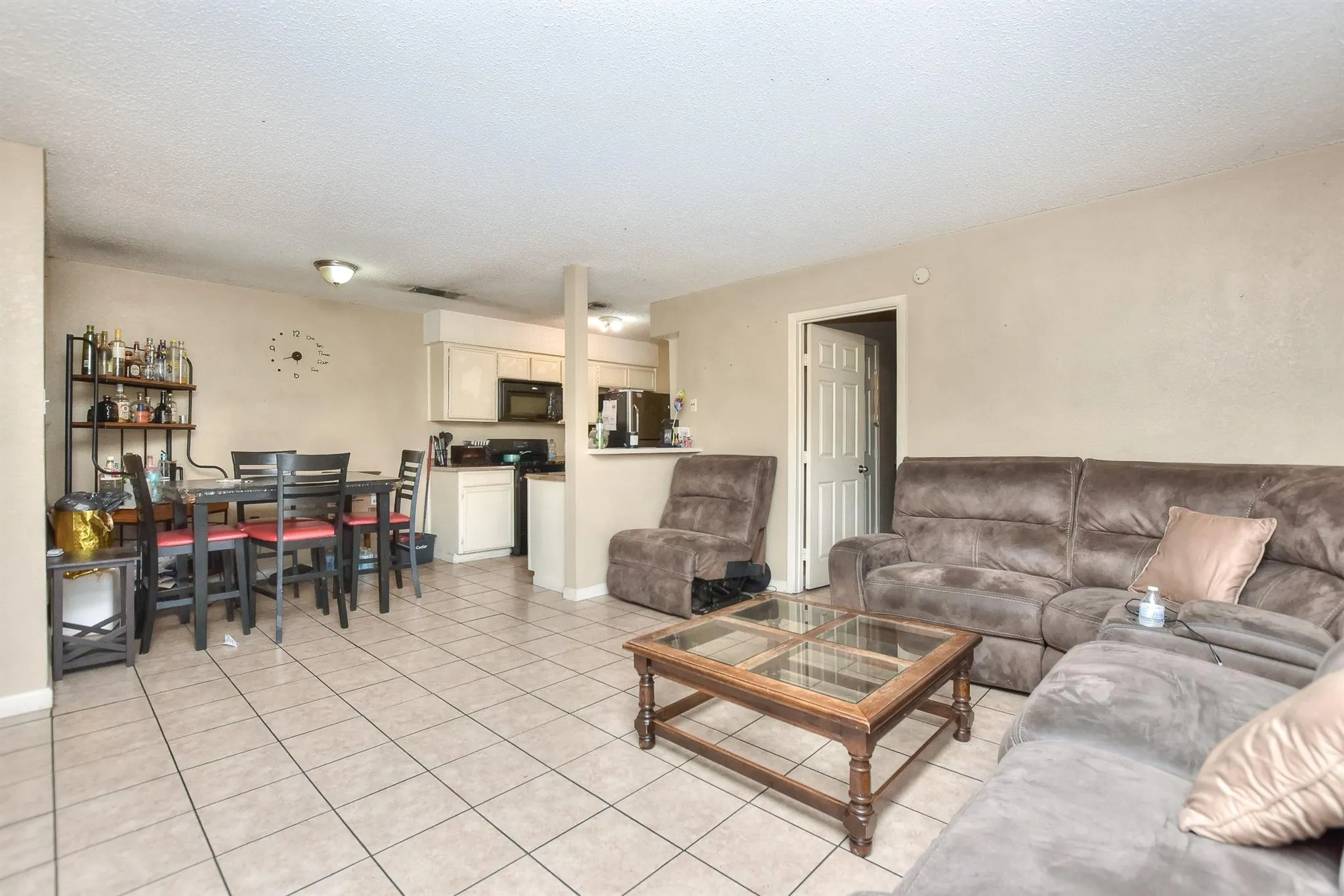 Photo 4 of 16134 FITCHBURG CIR