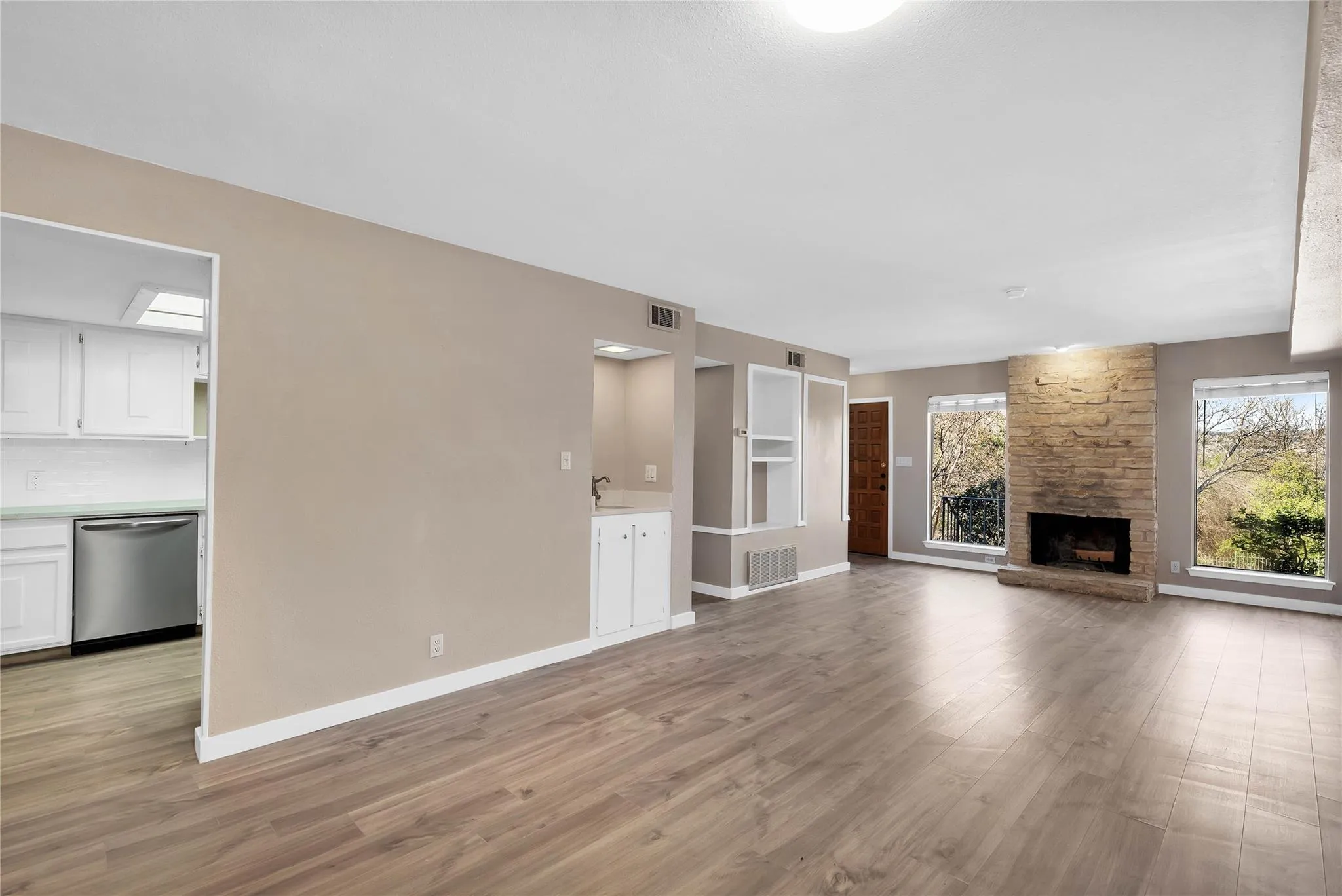 Photo 4 of 3607 LAS COLINAS DR #B