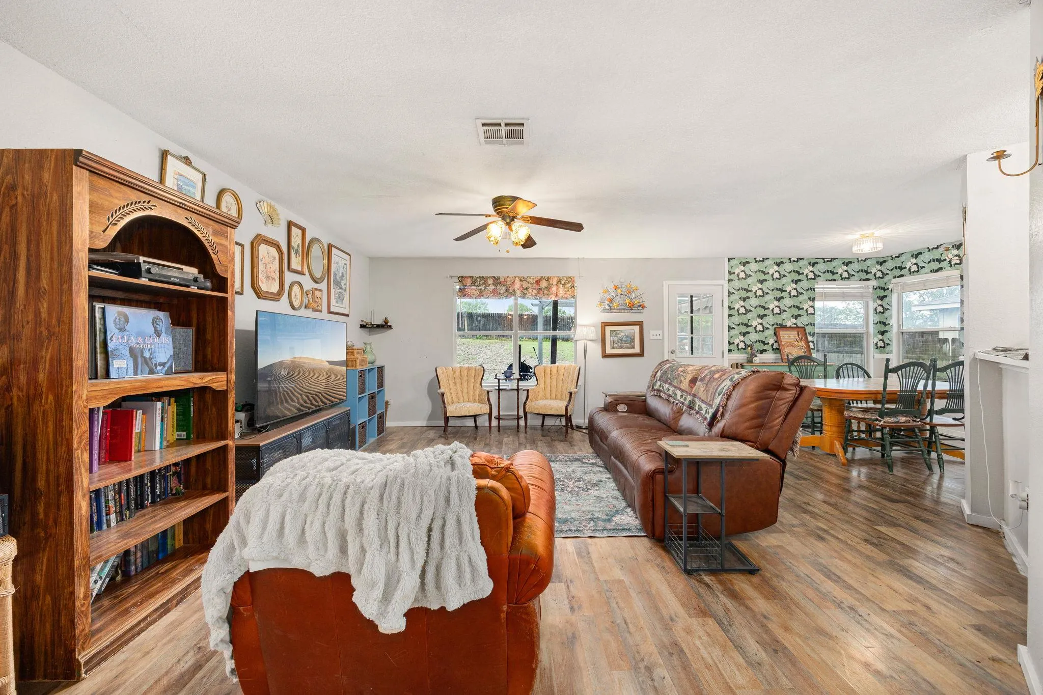 Photo 4 of 137 SAWGRASS CIR