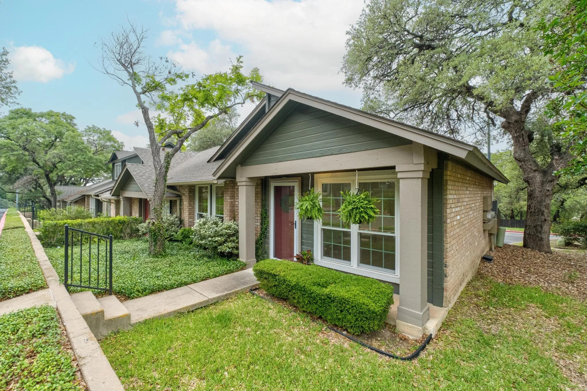 Photo 2 of 1015 E YAGER LN #187