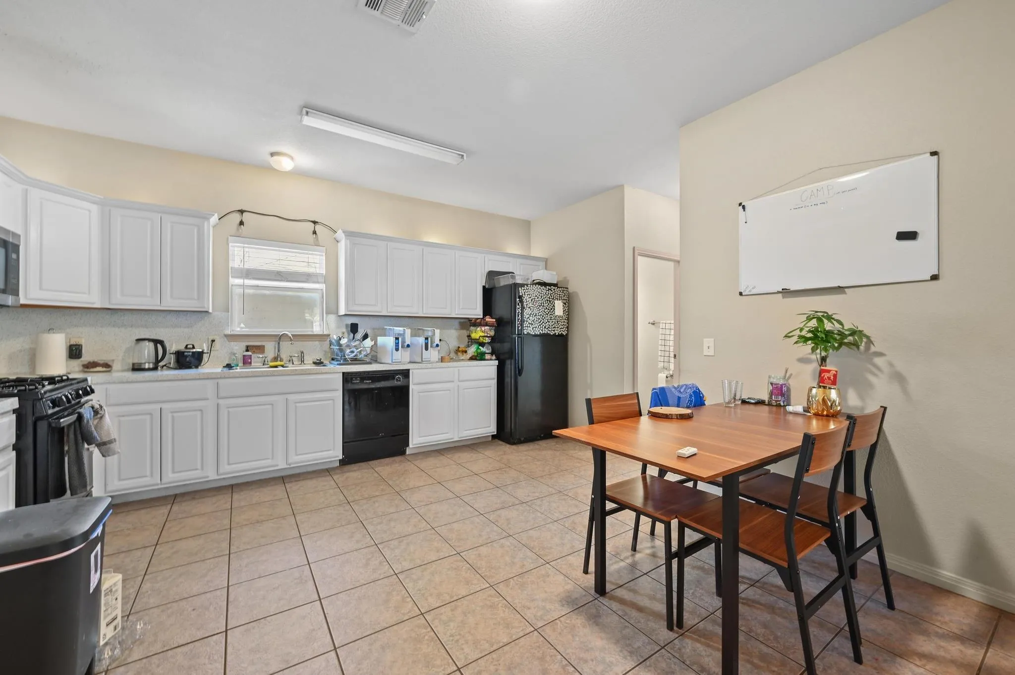 Photo 5 of 1118 LINDEN ST