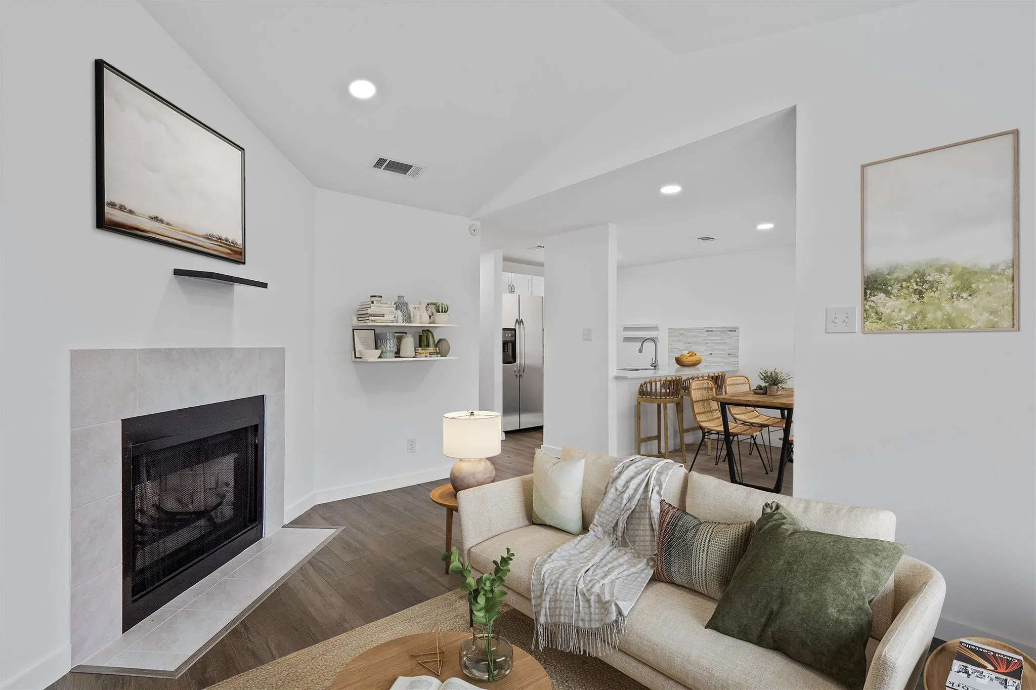 Photo 3 of 6409 BURNS ST #304