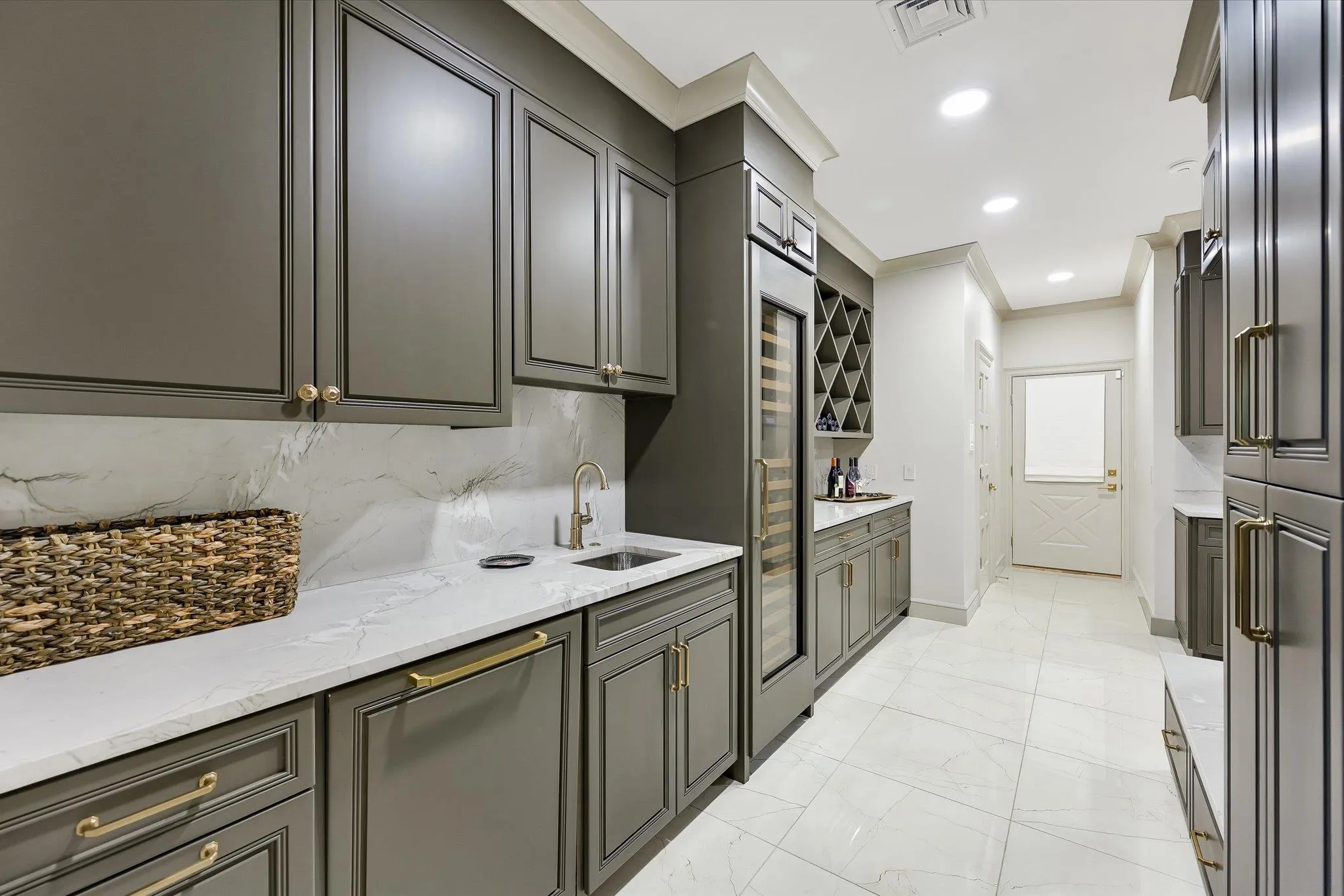 Photo 5 of 601 SOUTHRIVER NONE