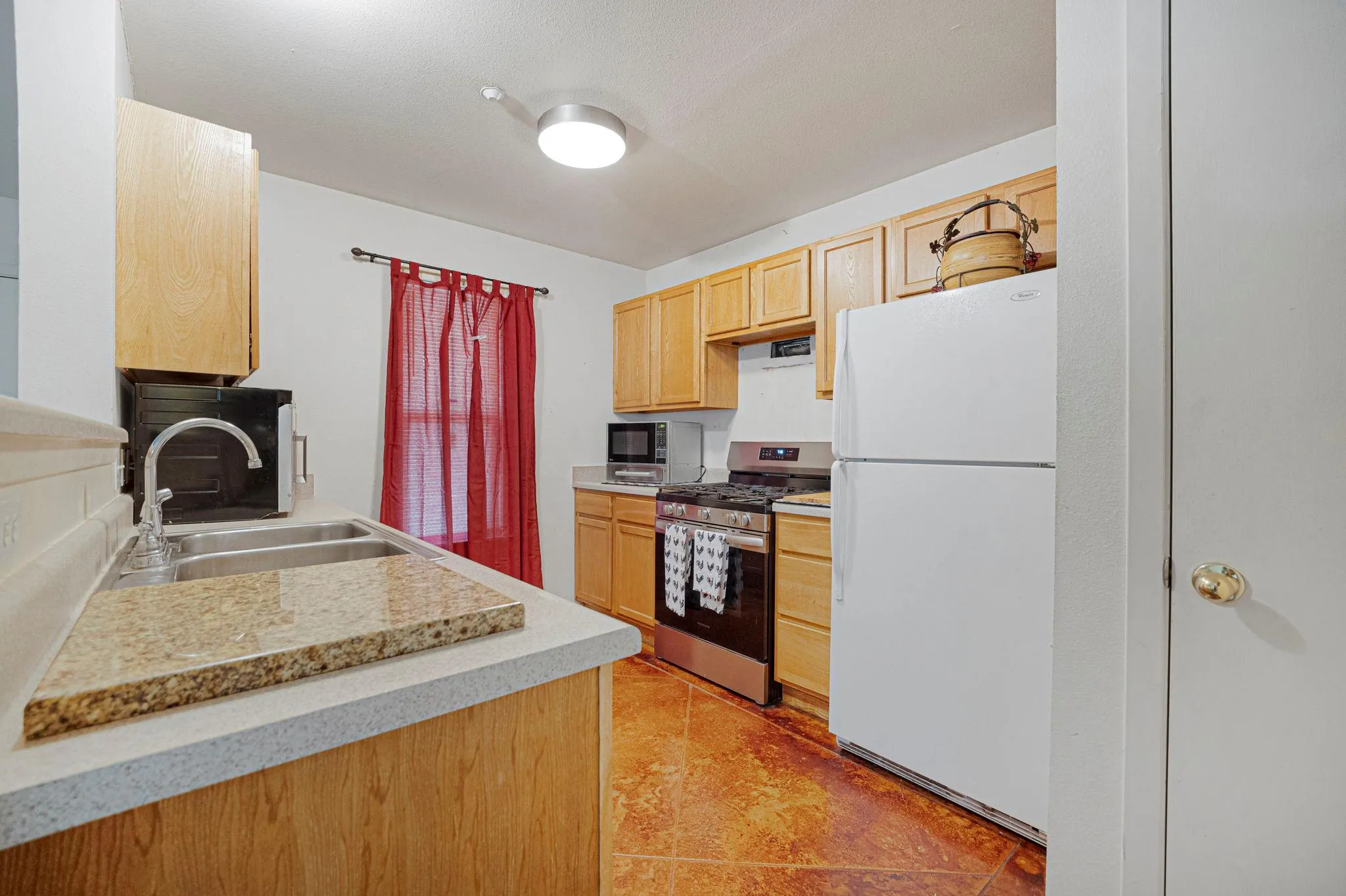 Photo 5 of 7104 VILLITA AVENIDA ST