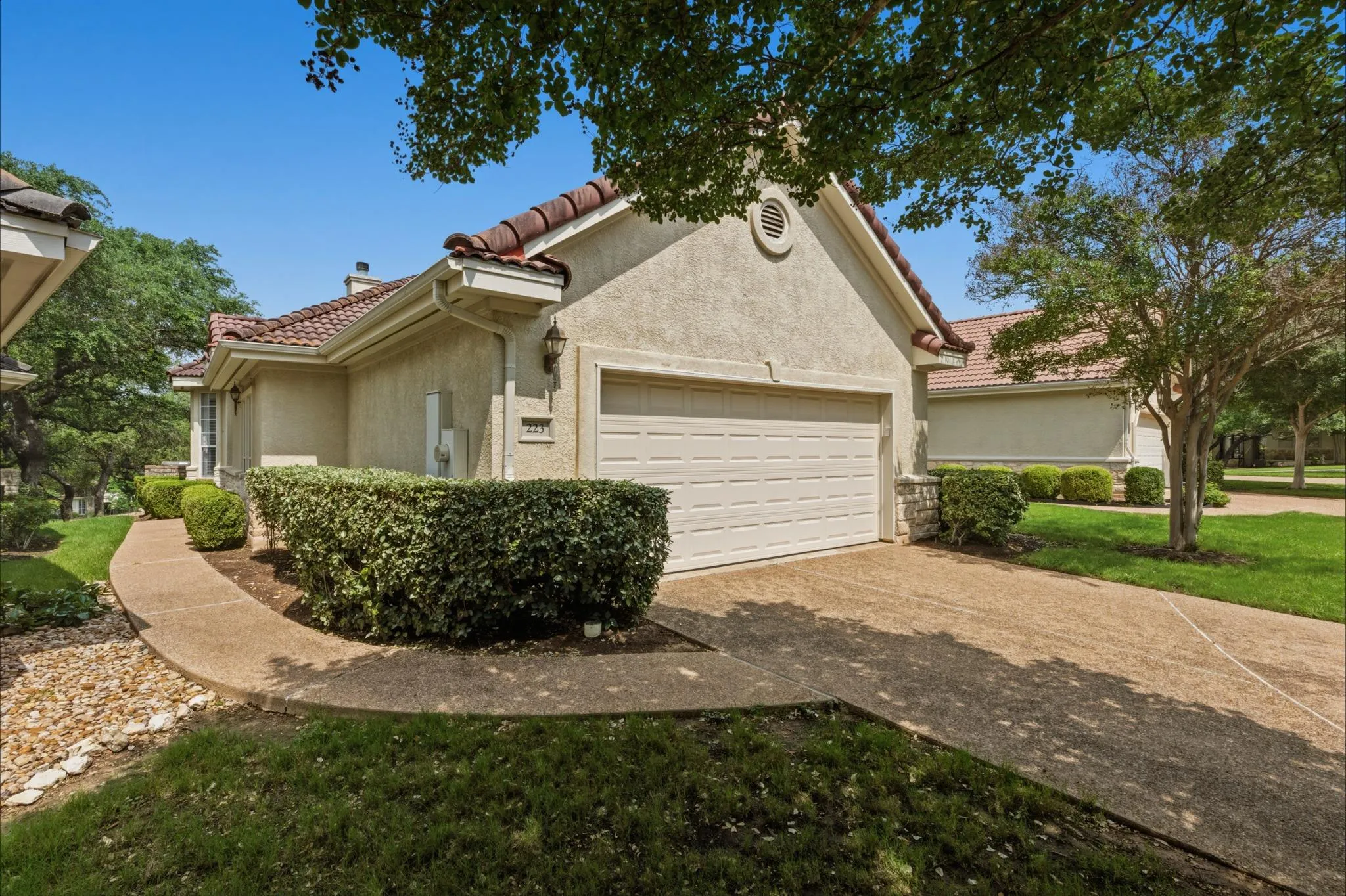 Photo 3 of 223 THE HILLS DR #3