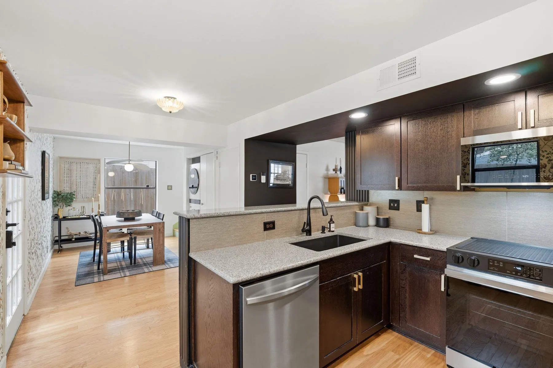 Photo 5 of 1106 MISSION RDG #B
