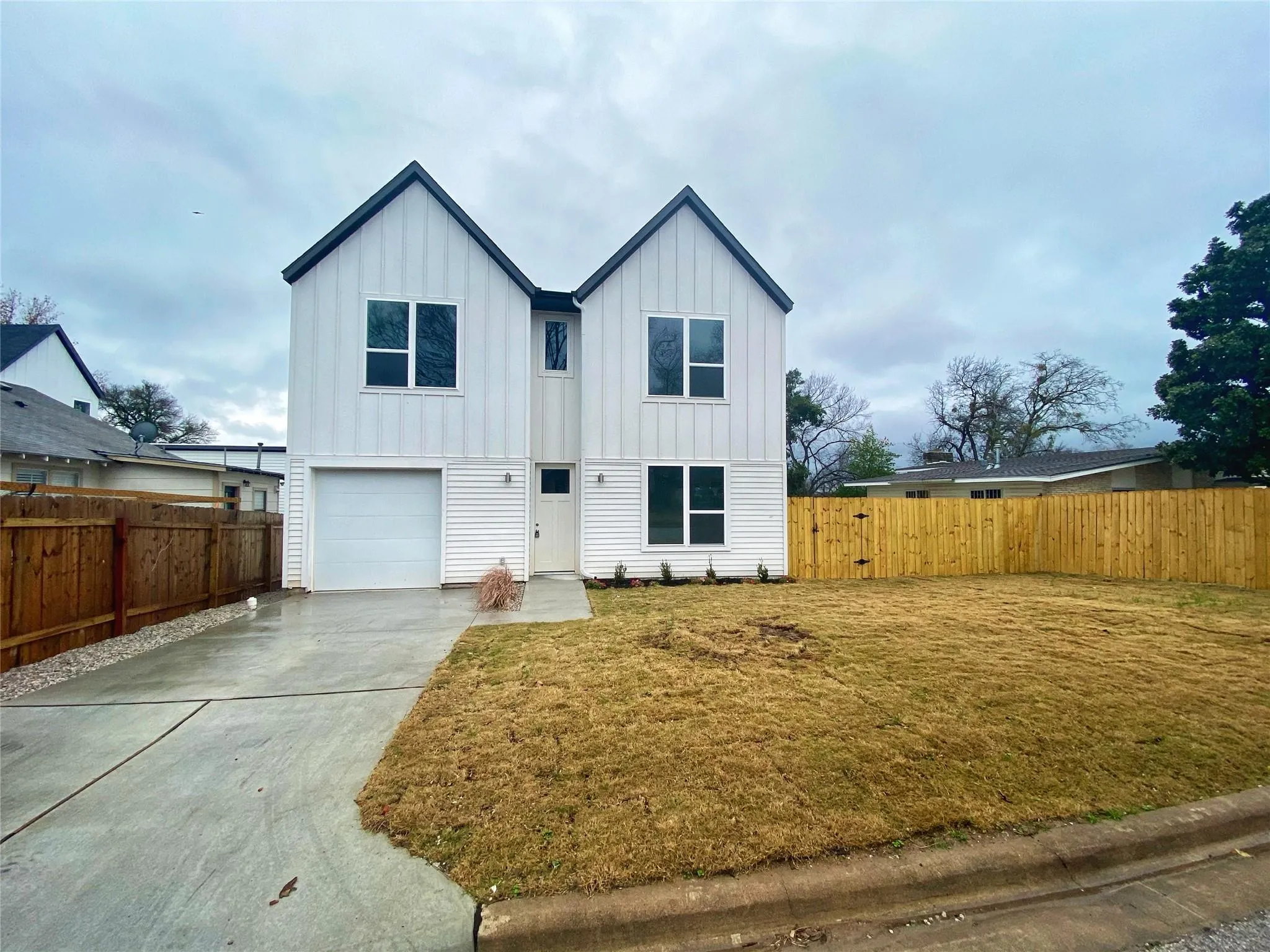 Photo 2 of 1916 WEBBERVILLE RD #B