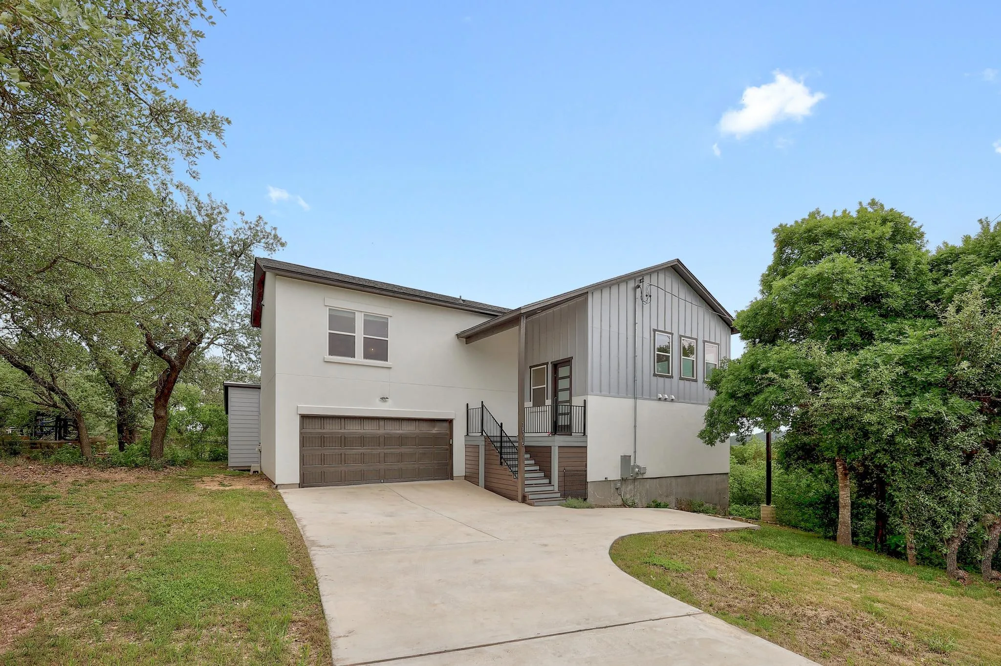 Photo of 18716 W LAKEVIEW DR, Jonestown, TX, 78645